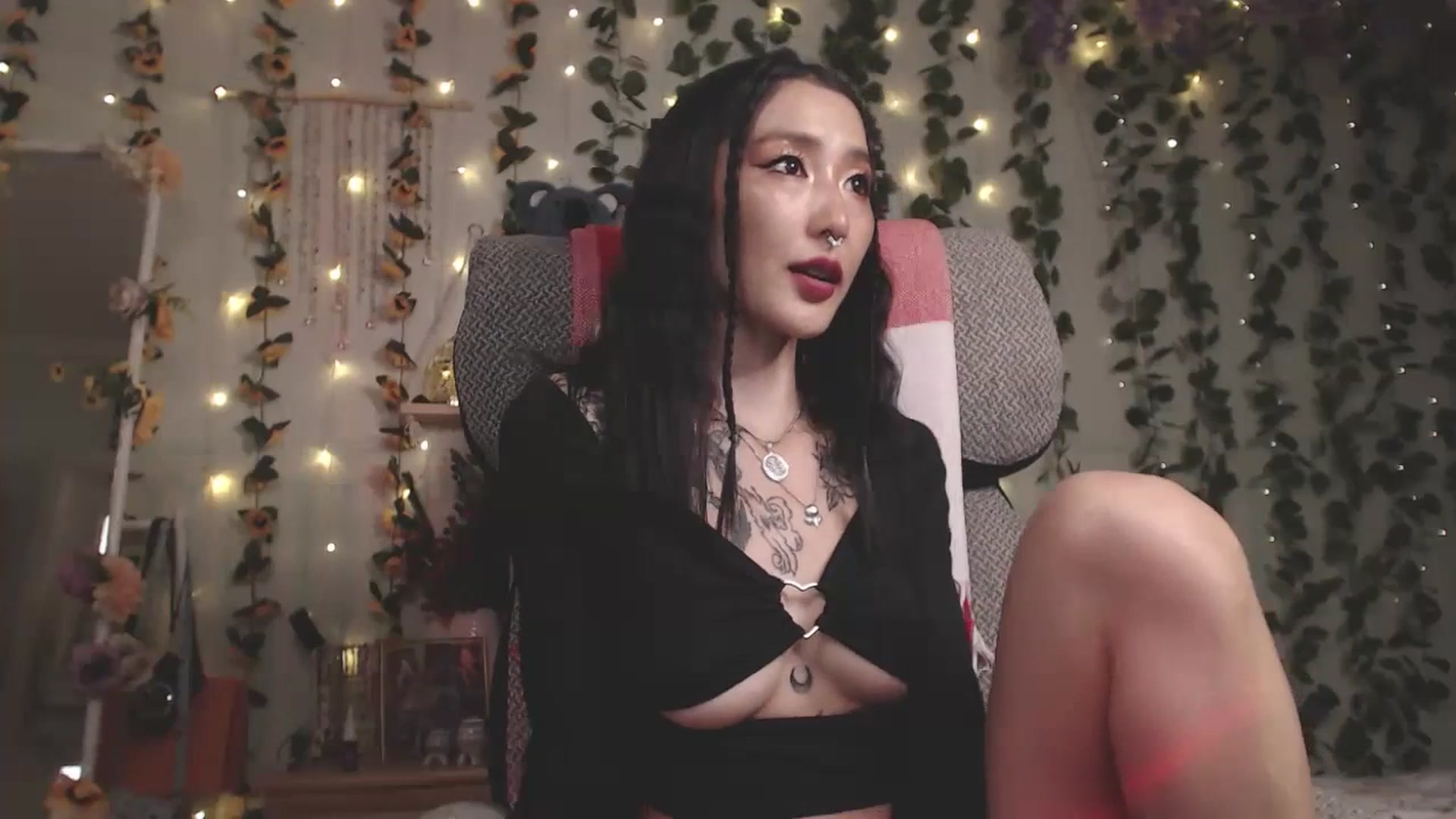 Gallery image thumbnail from KellyAsian's myfreecams stream on, 07/05/2023, 07:15 image 11 of 20