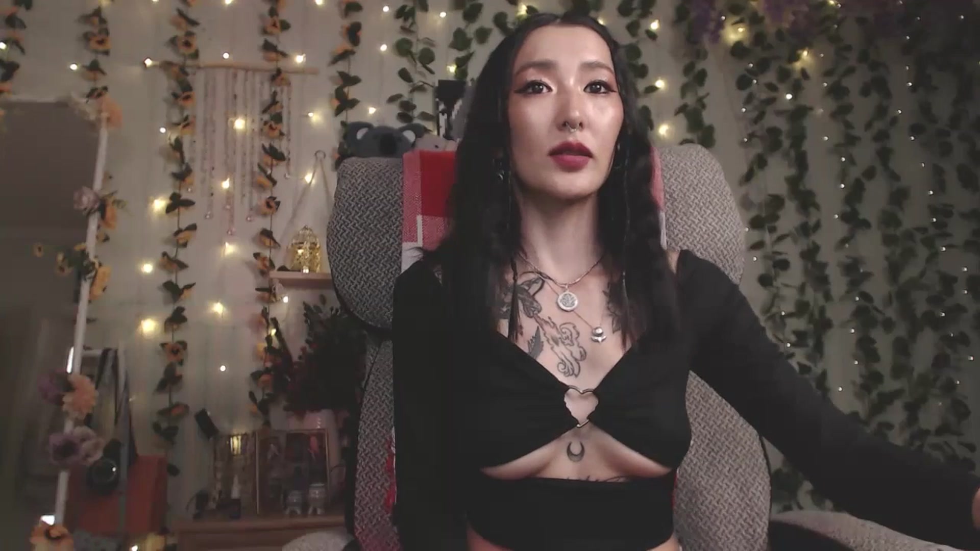 Gallery image thumbnail from KellyAsian's myfreecams stream on, 07/05/2023, 07:15 image 9 of 20