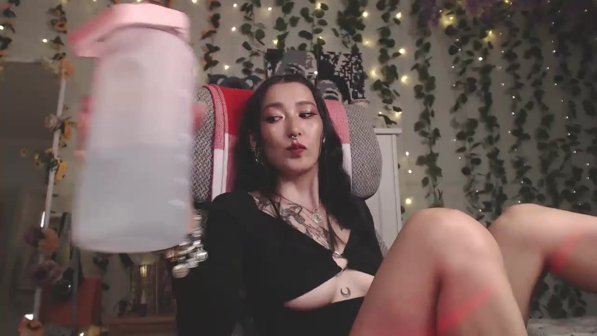 Gallery image thumbnail from KellyAsian's myfreecams stream on, 07/05/2023, 07:47 image 14 of 20