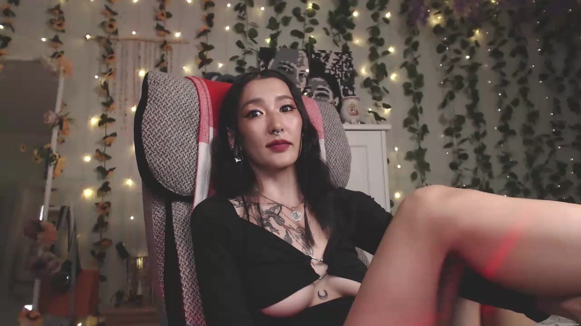 Gallery image thumbnail from KellyAsian's myfreecams stream on, 07/05/2023, 07:47 image 16 of 20