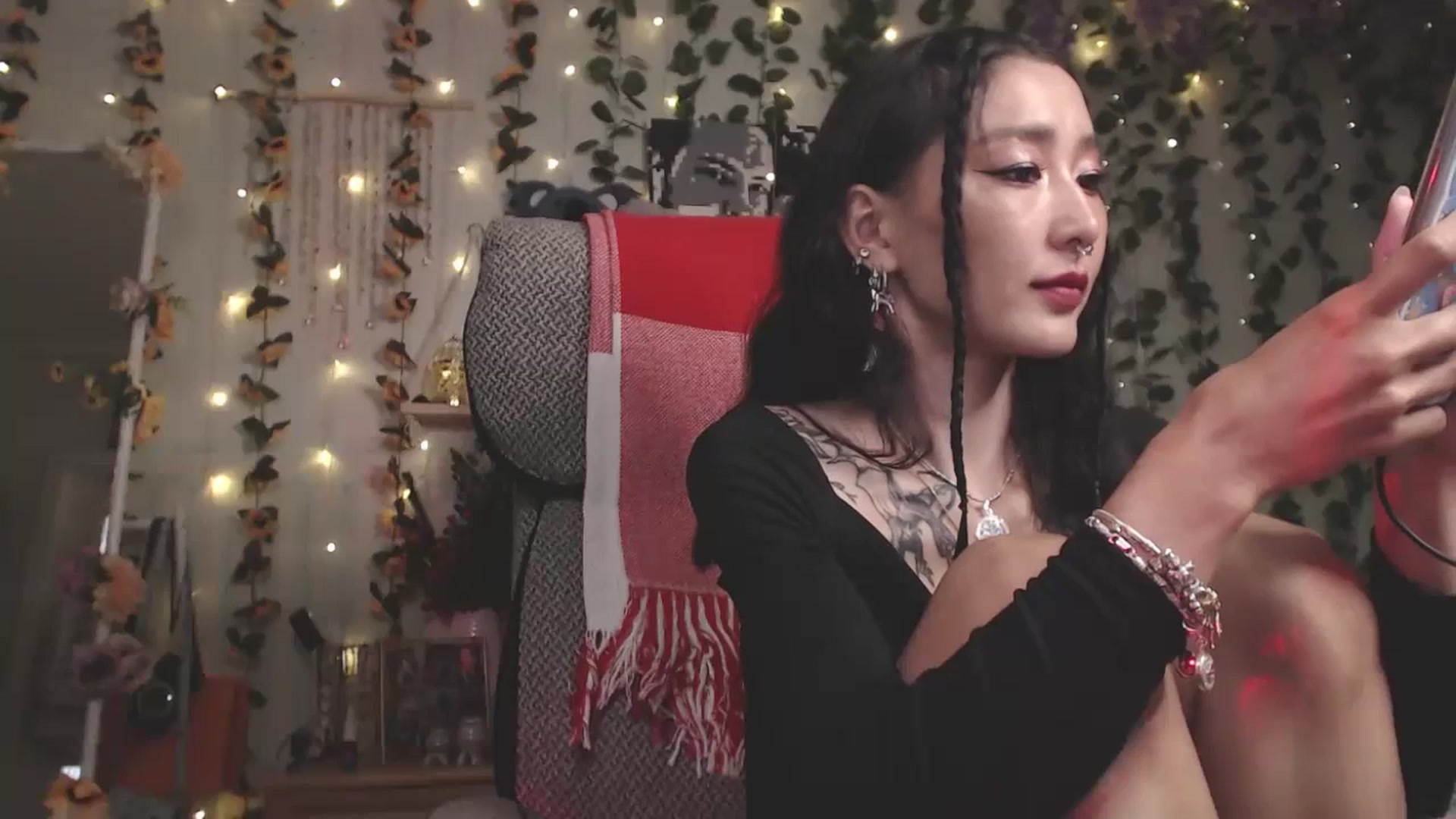 Gallery image thumbnail from KellyAsian's myfreecams stream on, 07/05/2023, 07:47 image 9 of 20