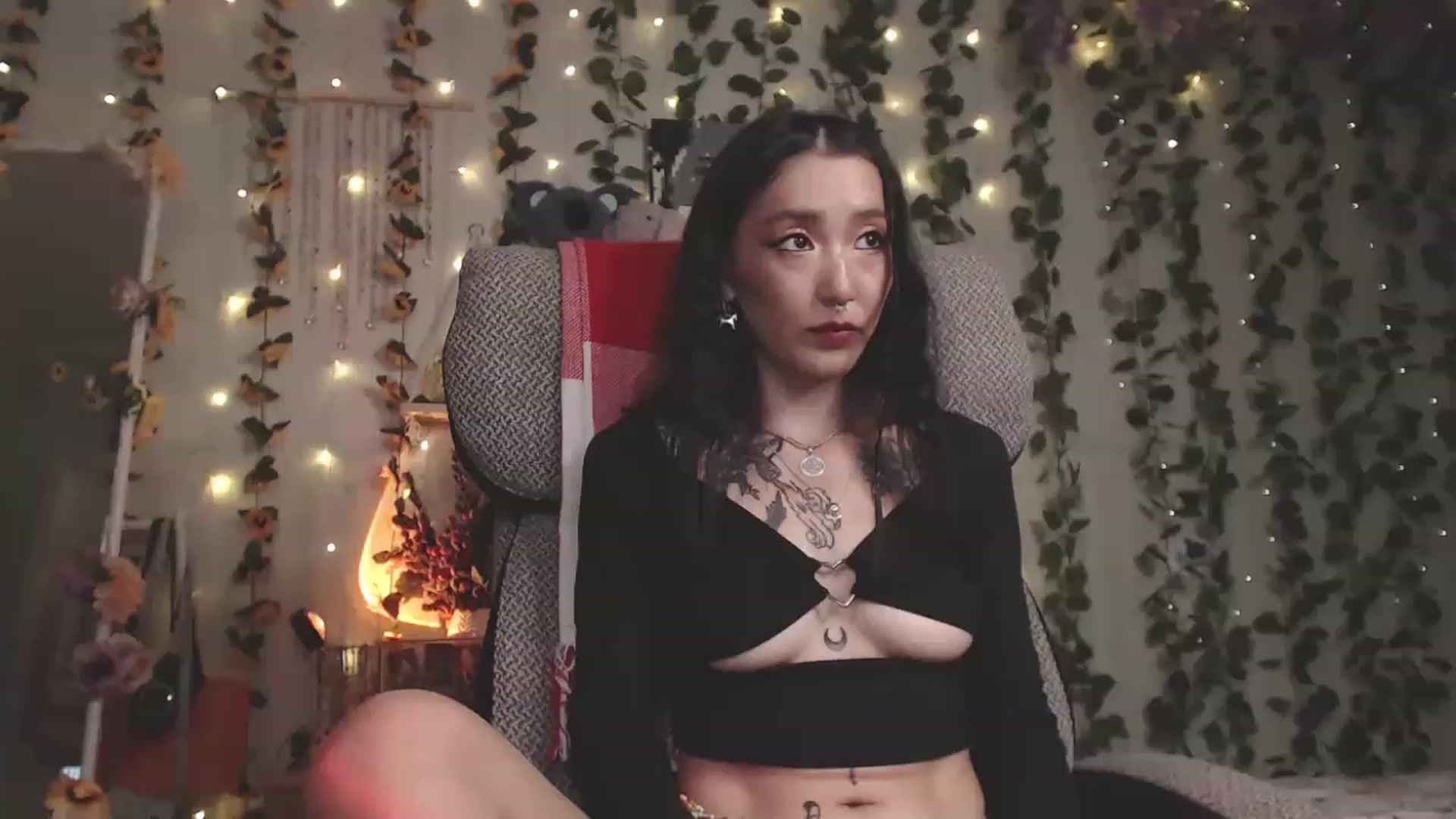Gallery image thumbnail from KellyAsian's myfreecams stream on, 07/05/2023, 08:21 image 9 of 20