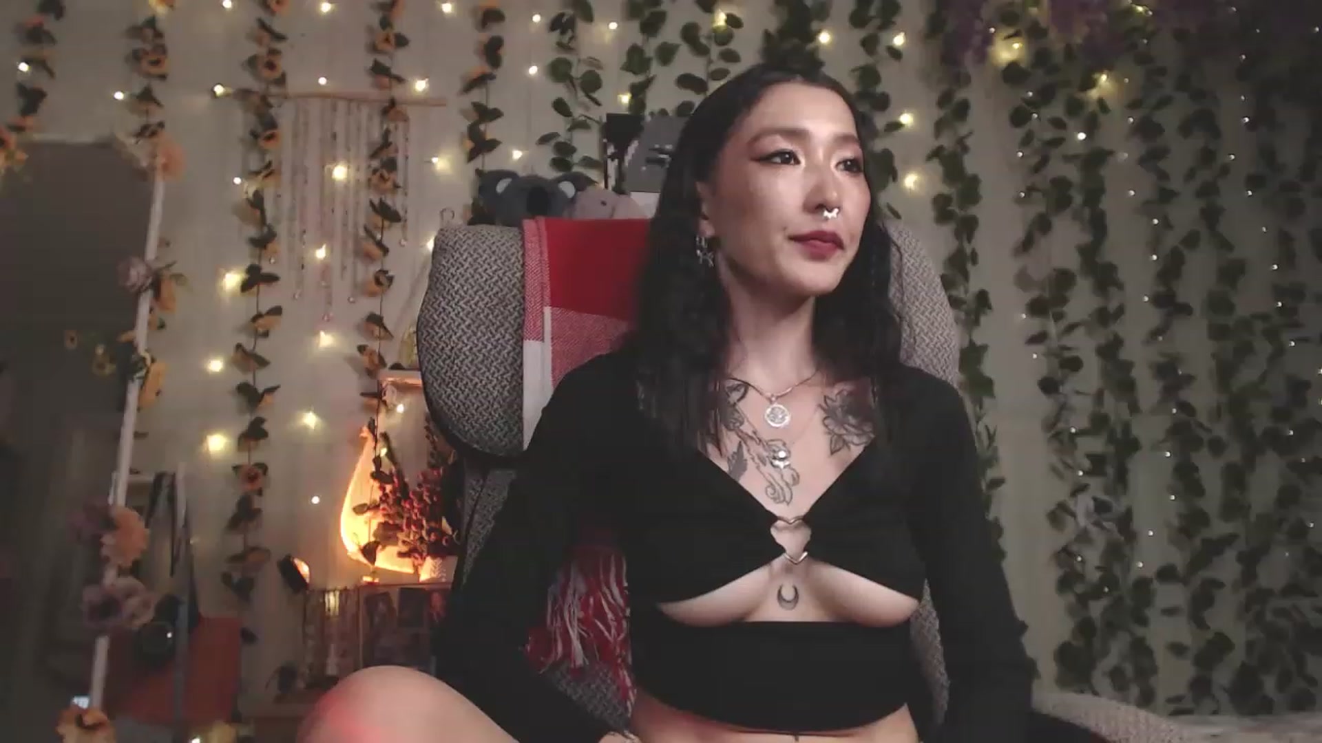 Gallery image thumbnail from KellyAsian's myfreecams stream on, 07/05/2023, 08:21 image 12 of 20