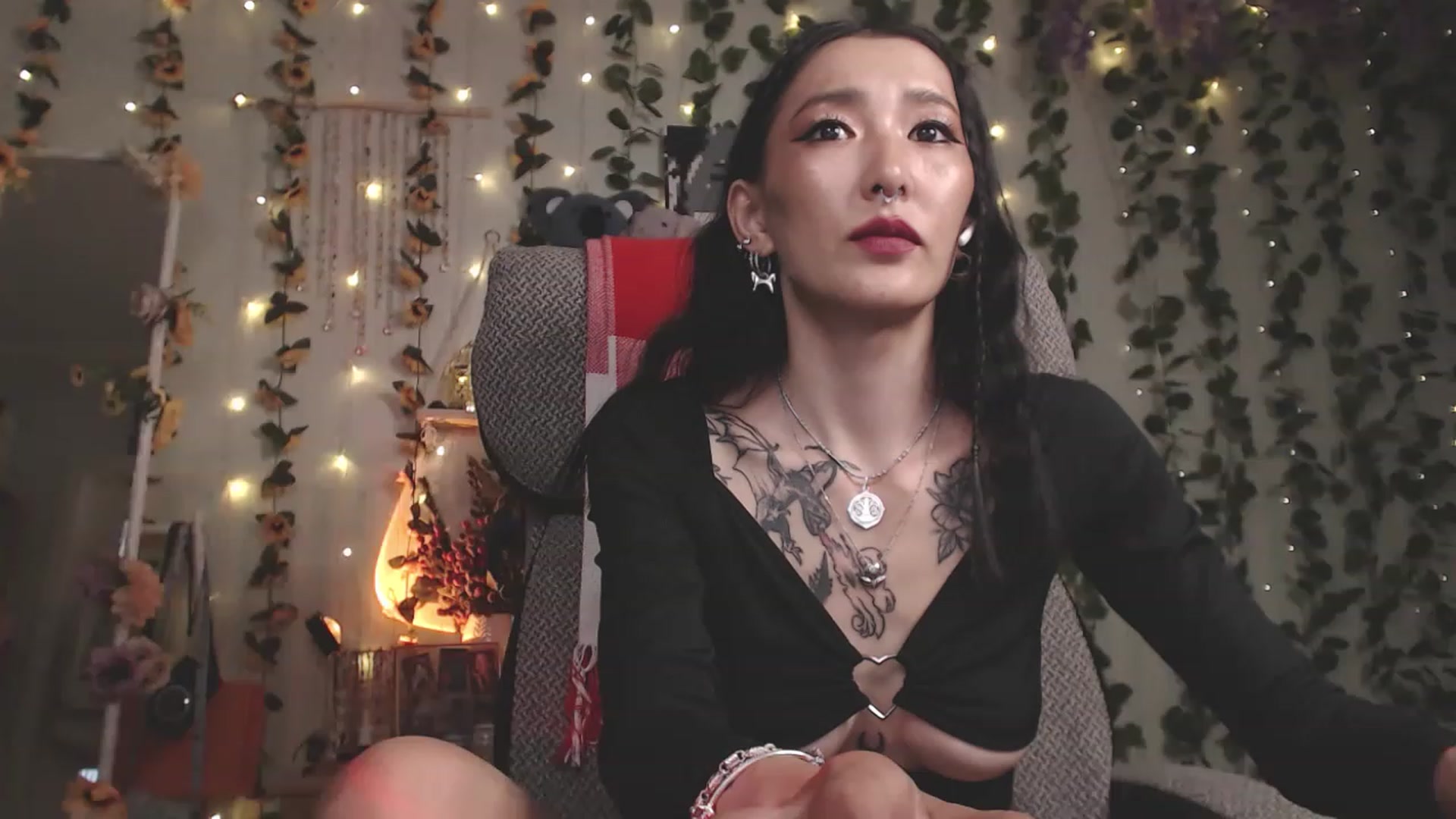 Gallery image thumbnail from KellyAsian's myfreecams stream on, 07/05/2023, 08:21 image 15 of 20