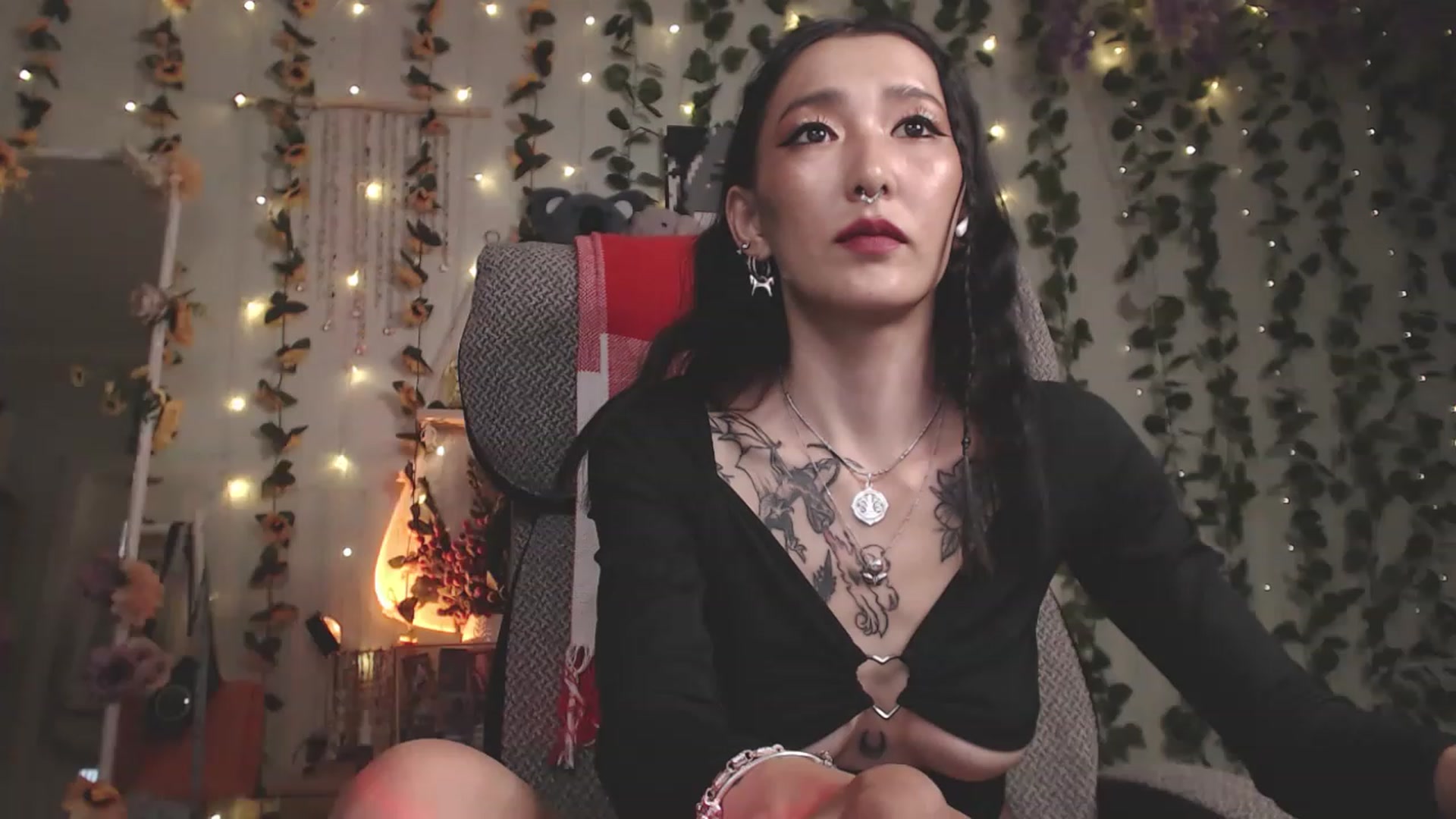 Gallery image thumbnail from KellyAsian's myfreecams stream on, 07/05/2023, 08:21 image 16 of 20