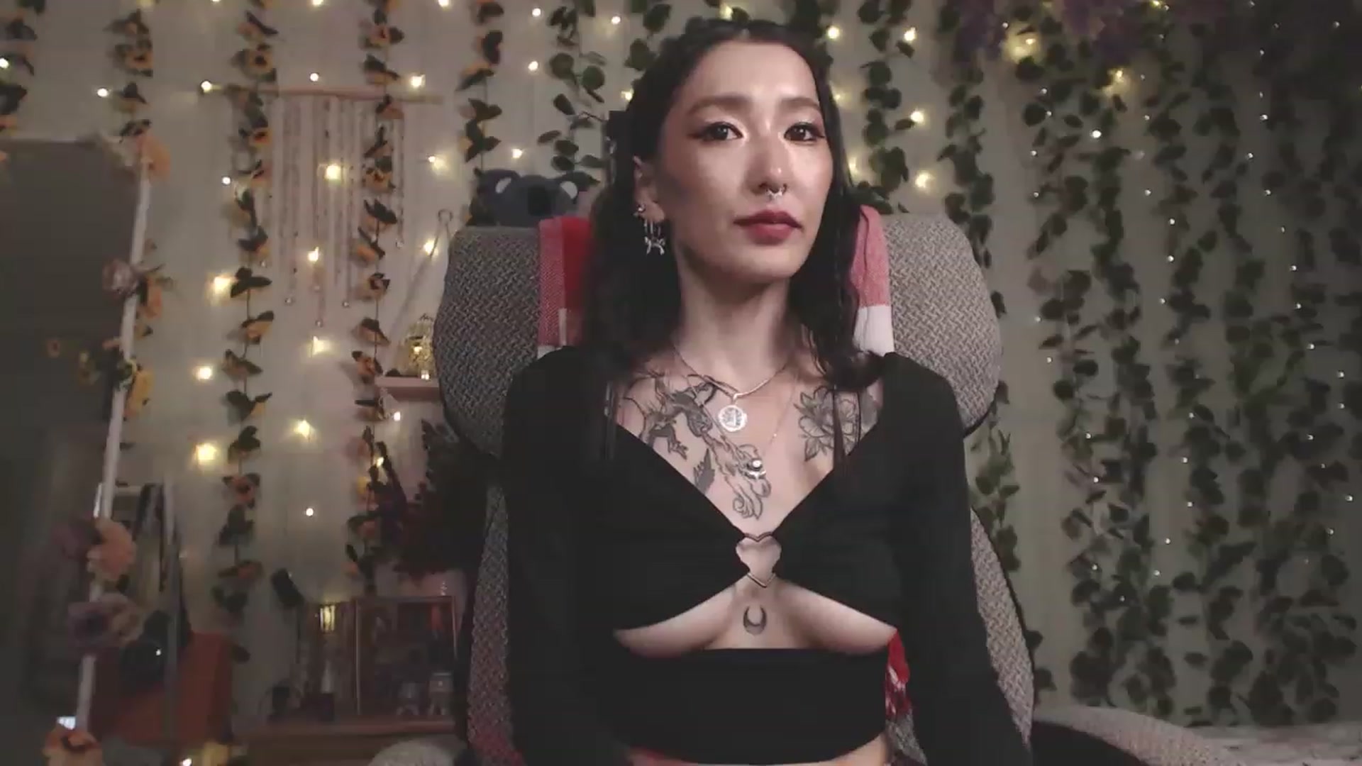 Gallery image thumbnail from KellyAsian's myfreecams stream on, 07/05/2023, 08:21 image 7 of 20