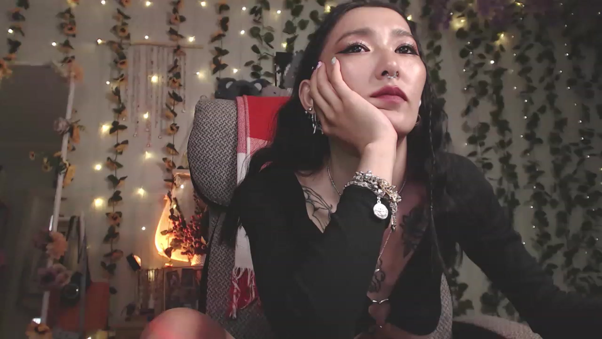 Gallery image thumbnail from KellyAsian's myfreecams stream on, 07/05/2023, 08:21 image 14 of 20