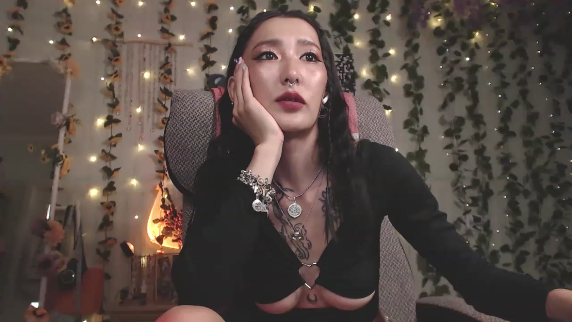 Gallery image thumbnail from KellyAsian's myfreecams stream on, 07/05/2023, 08:21 image 17 of 20