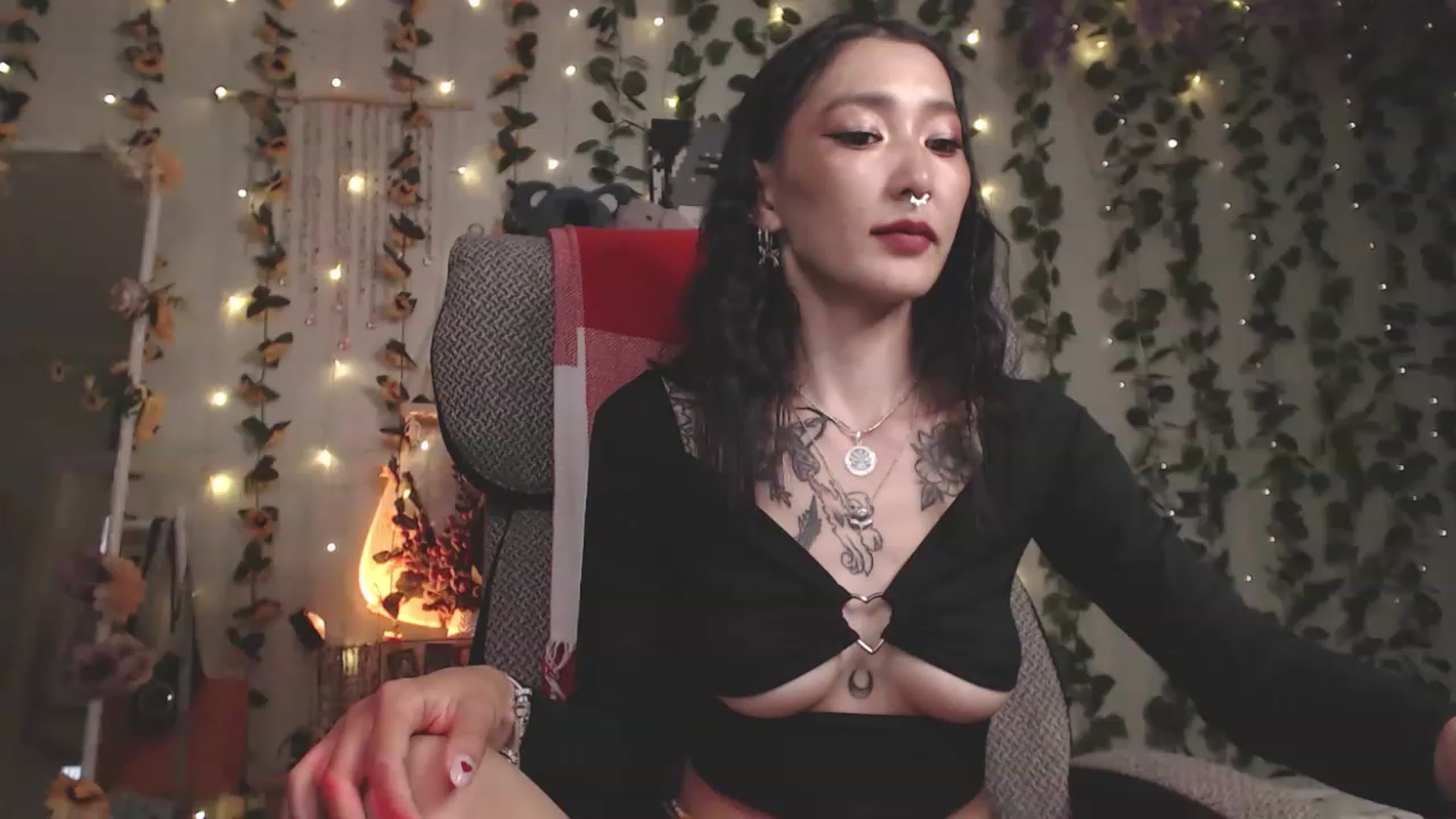 Gallery image thumbnail from KellyAsian's myfreecams stream on, 07/05/2023, 08:21 image 11 of 20