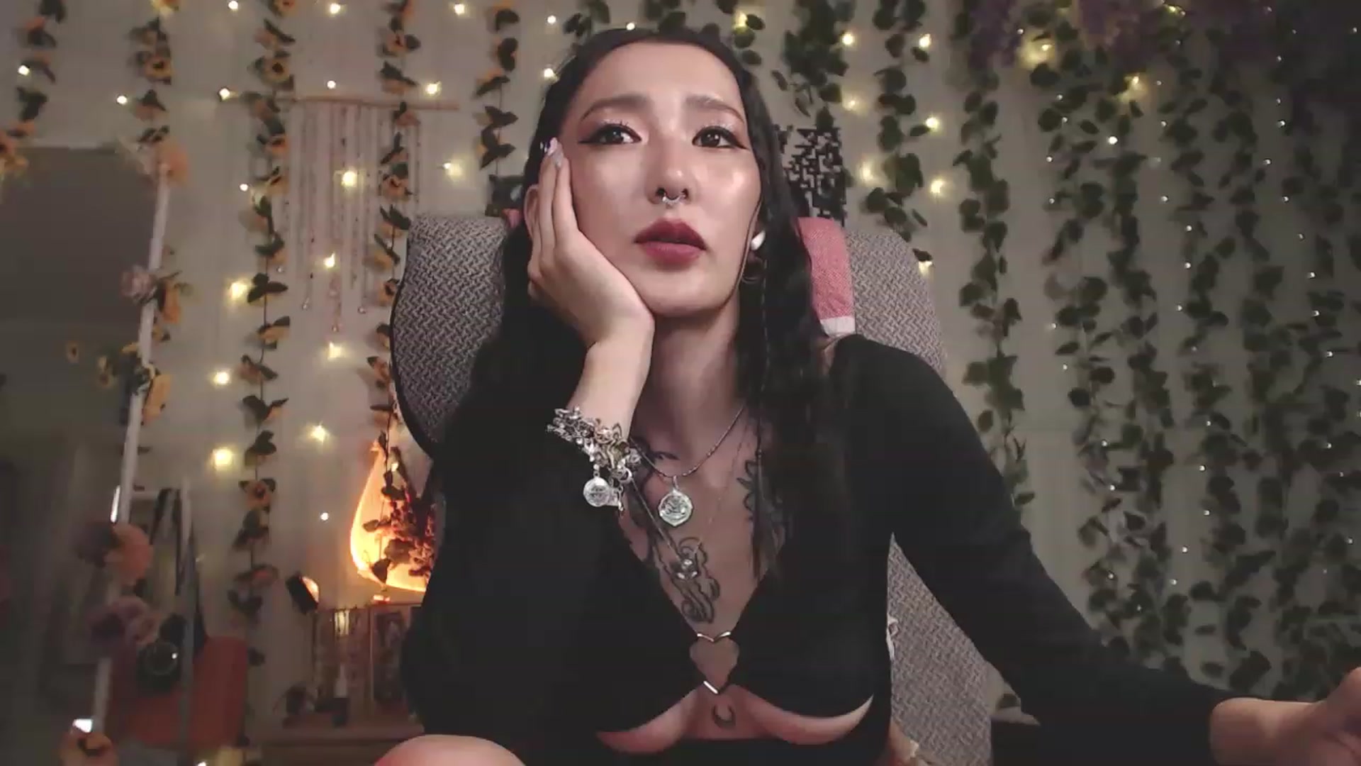 Gallery image thumbnail from KellyAsian's myfreecams stream on, 07/05/2023, 08:21 image 19 of 20