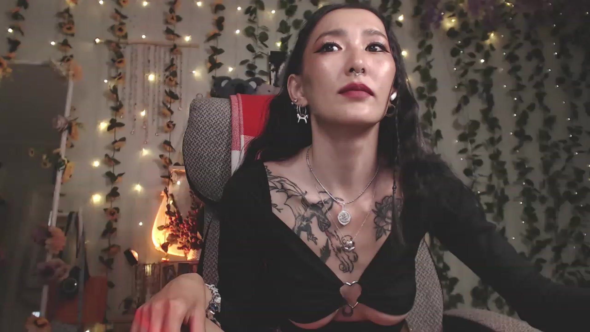 Gallery image thumbnail from KellyAsian's myfreecams stream on, 07/05/2023, 08:21 image 13 of 20