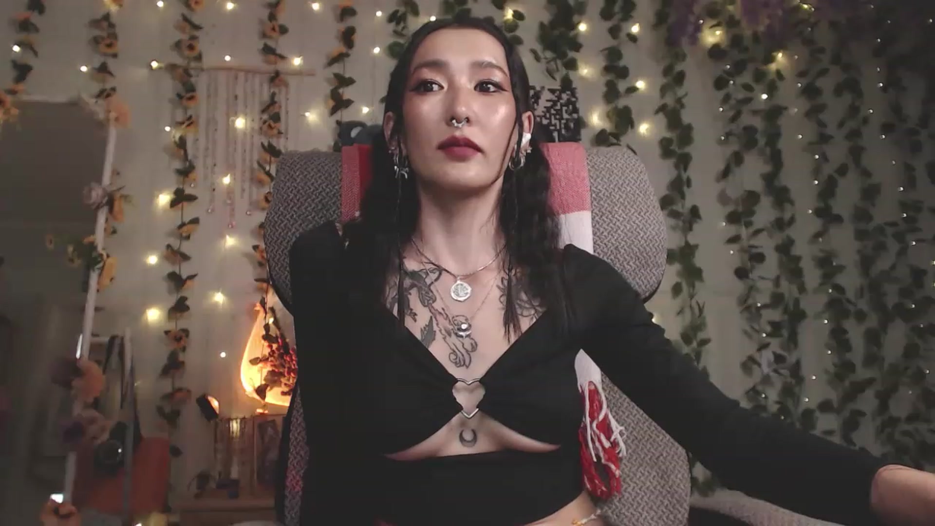 Gallery image thumbnail from KellyAsian's myfreecams stream on, 07/05/2023, 09:02 image 10 of 20