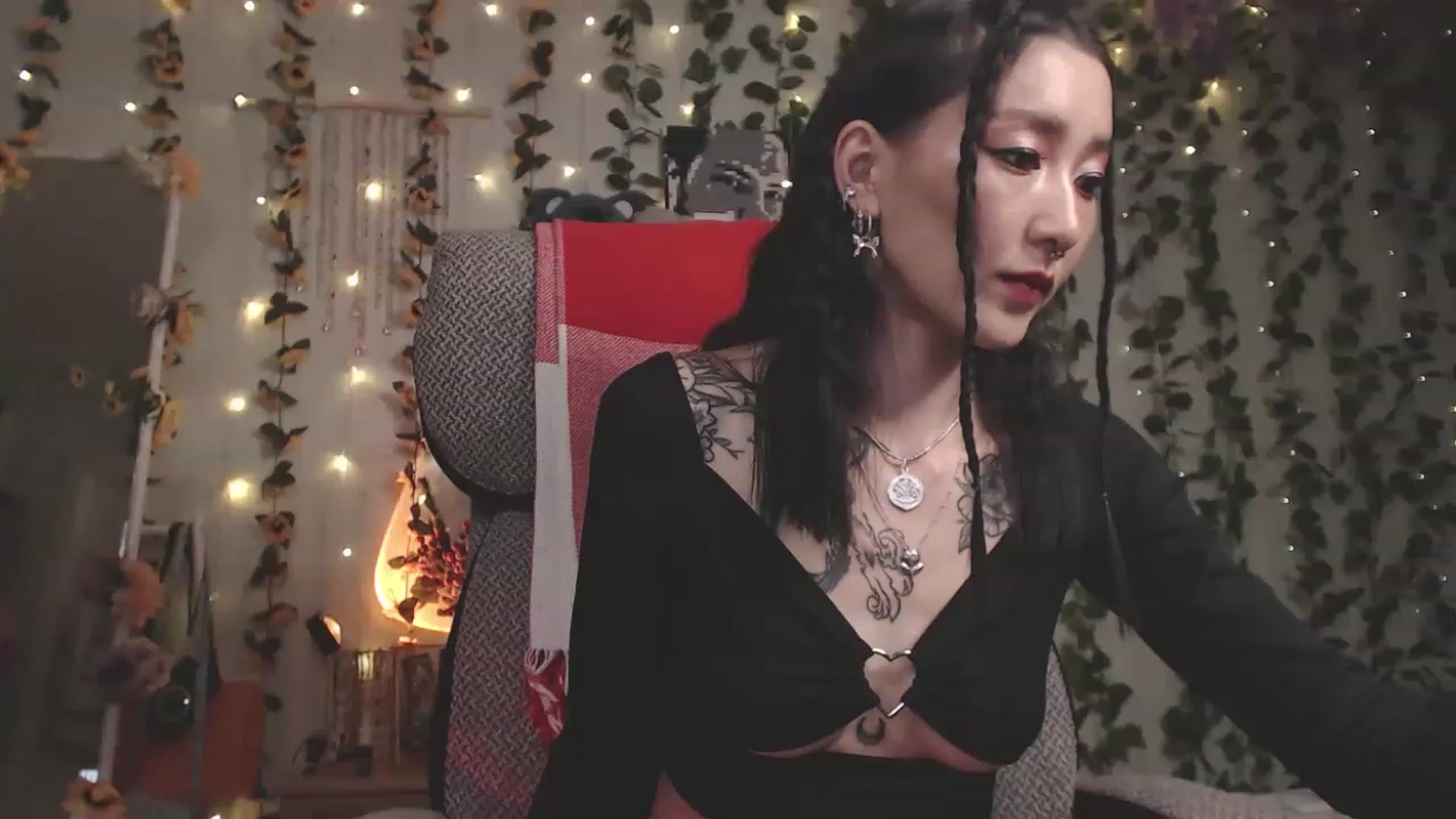Gallery image thumbnail from KellyAsian's myfreecams stream on, 07/05/2023, 09:02 image 12 of 20
