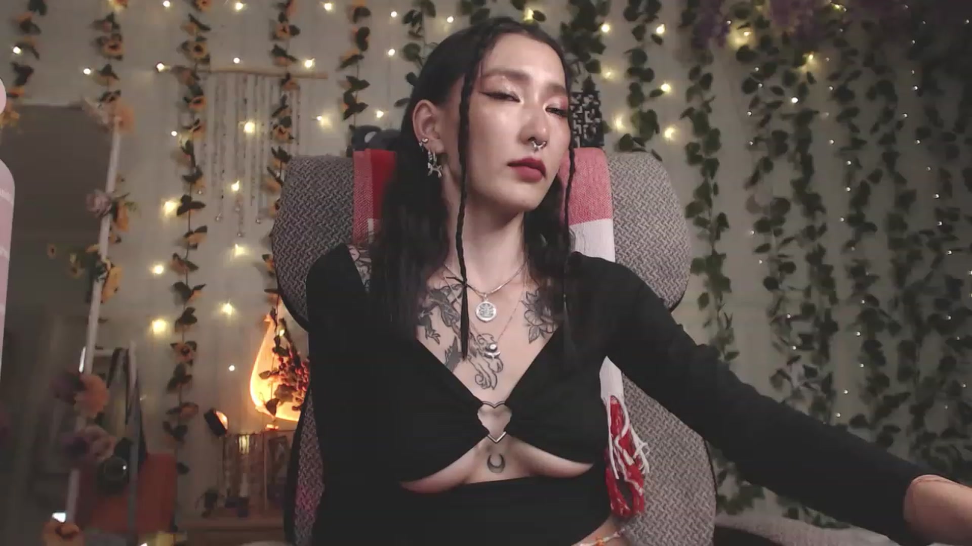 Gallery image thumbnail from KellyAsian's myfreecams stream on, 07/05/2023, 09:02 image 13 of 20