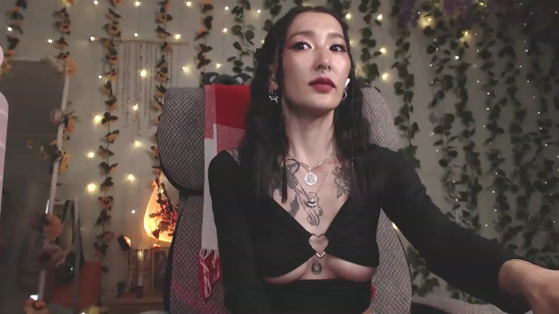 Gallery image thumbnail from KellyAsian's myfreecams stream on, 07/05/2023, 09:02 image 16 of 20