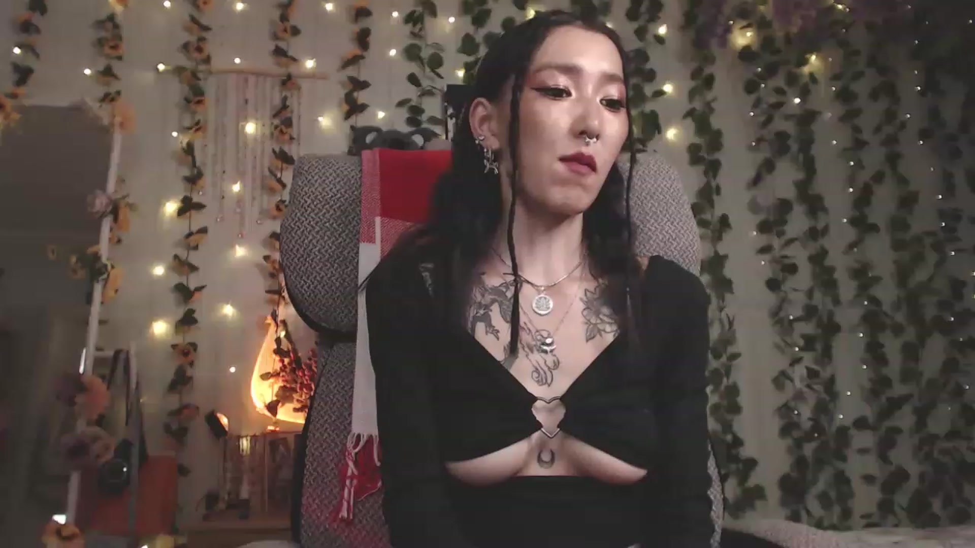 Gallery image thumbnail from KellyAsian's myfreecams stream on, 07/05/2023, 09:02 image 8 of 20