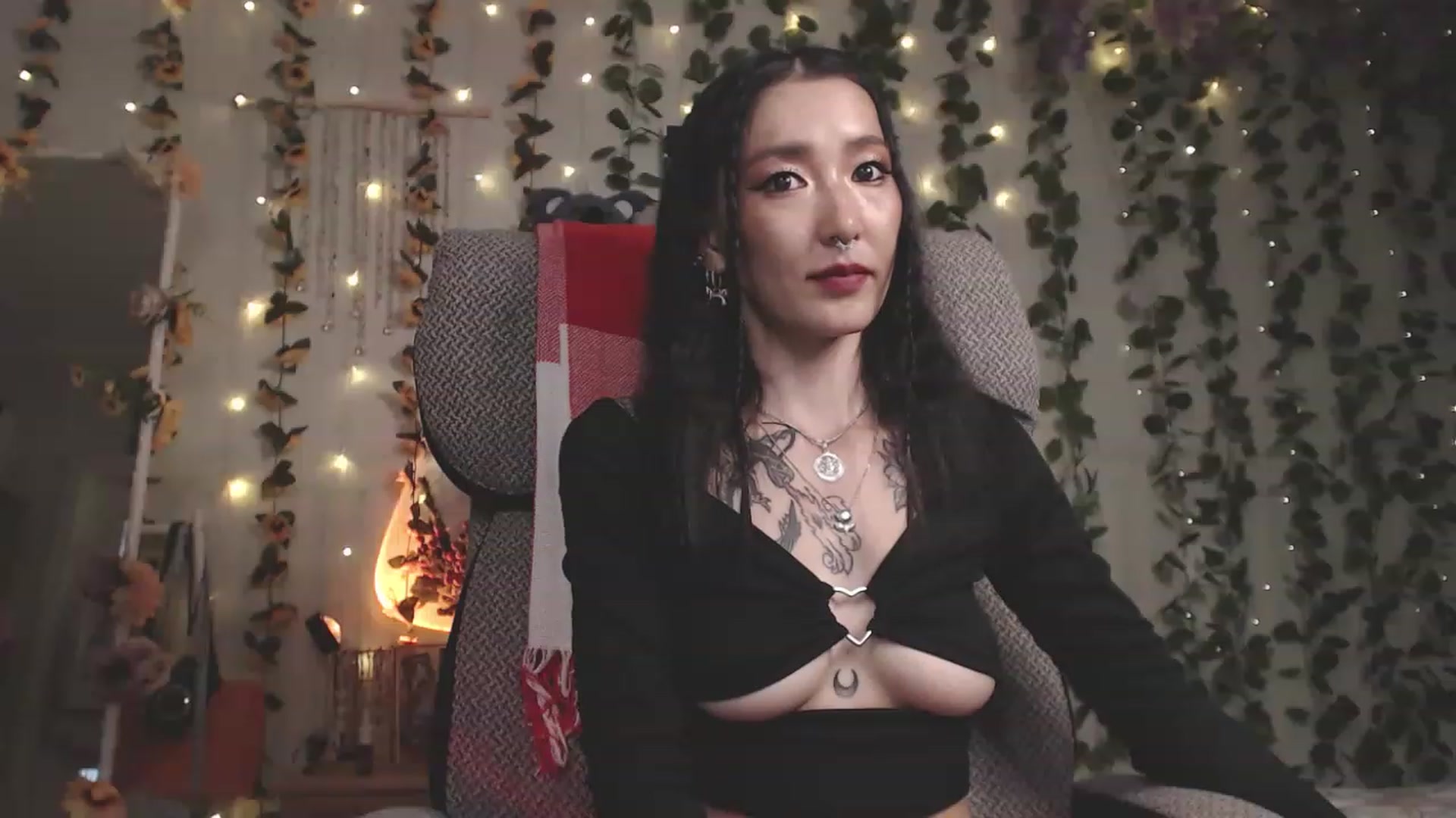 Gallery image thumbnail from KellyAsian's myfreecams stream on, 07/05/2023, 09:02 image 18 of 20