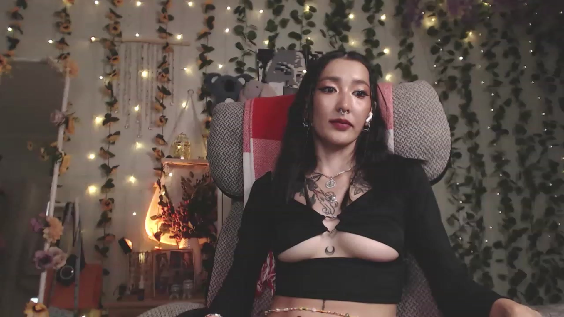 Gallery image thumbnail from KellyAsian's myfreecams stream on, 07/05/2023, 09:02 image 19 of 20