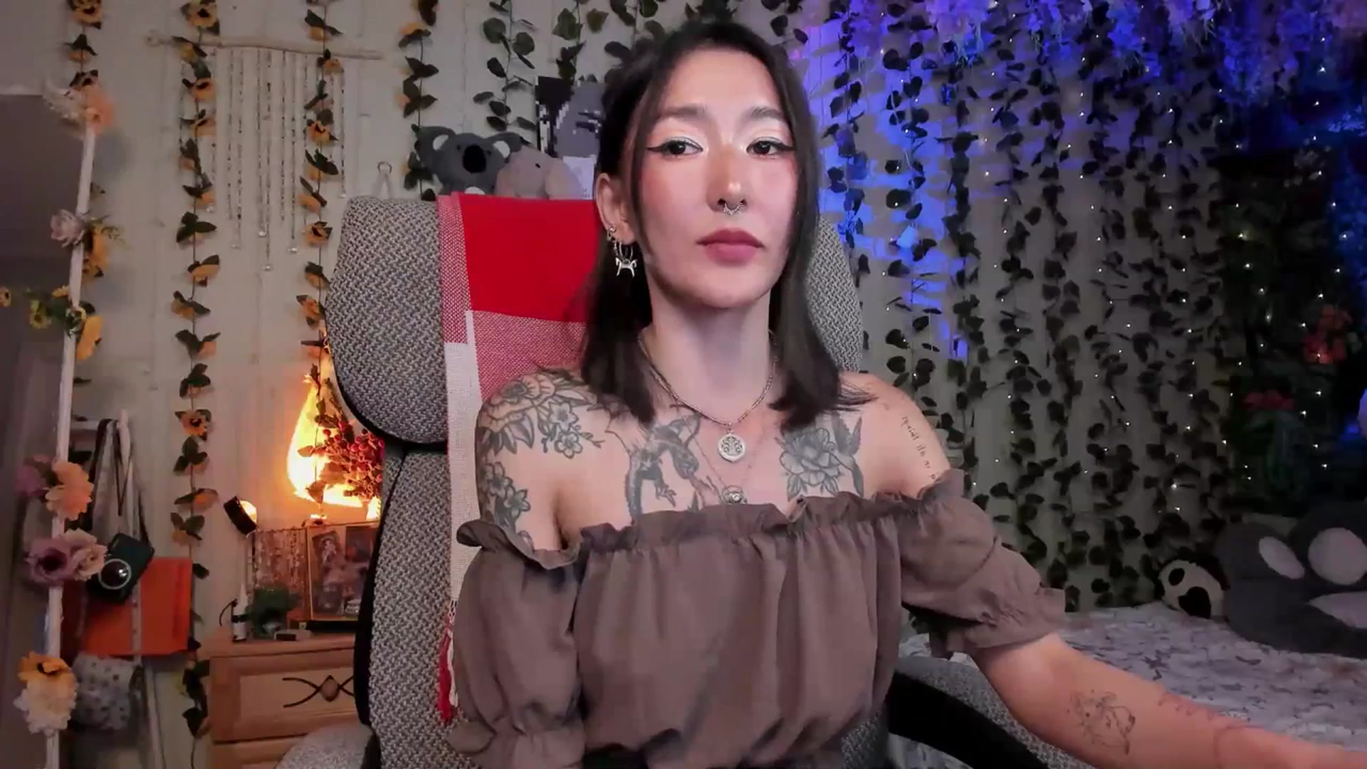 Gallery image thumbnail from KellyAsian's myfreecams stream on, 07/08/2023, 19:06 image 16 of 20