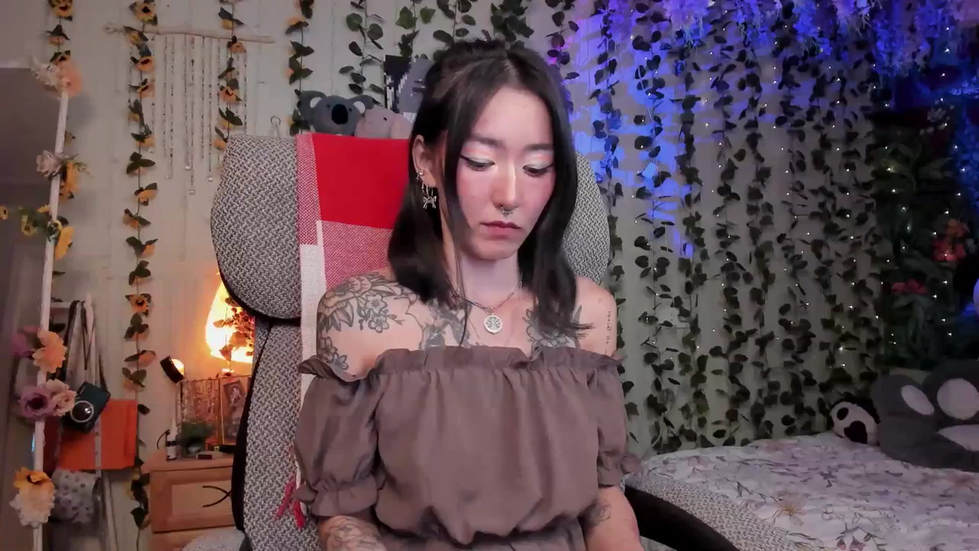 Gallery image thumbnail from KellyAsian's myfreecams stream on, 07/08/2023, 19:06 image 5 of 20