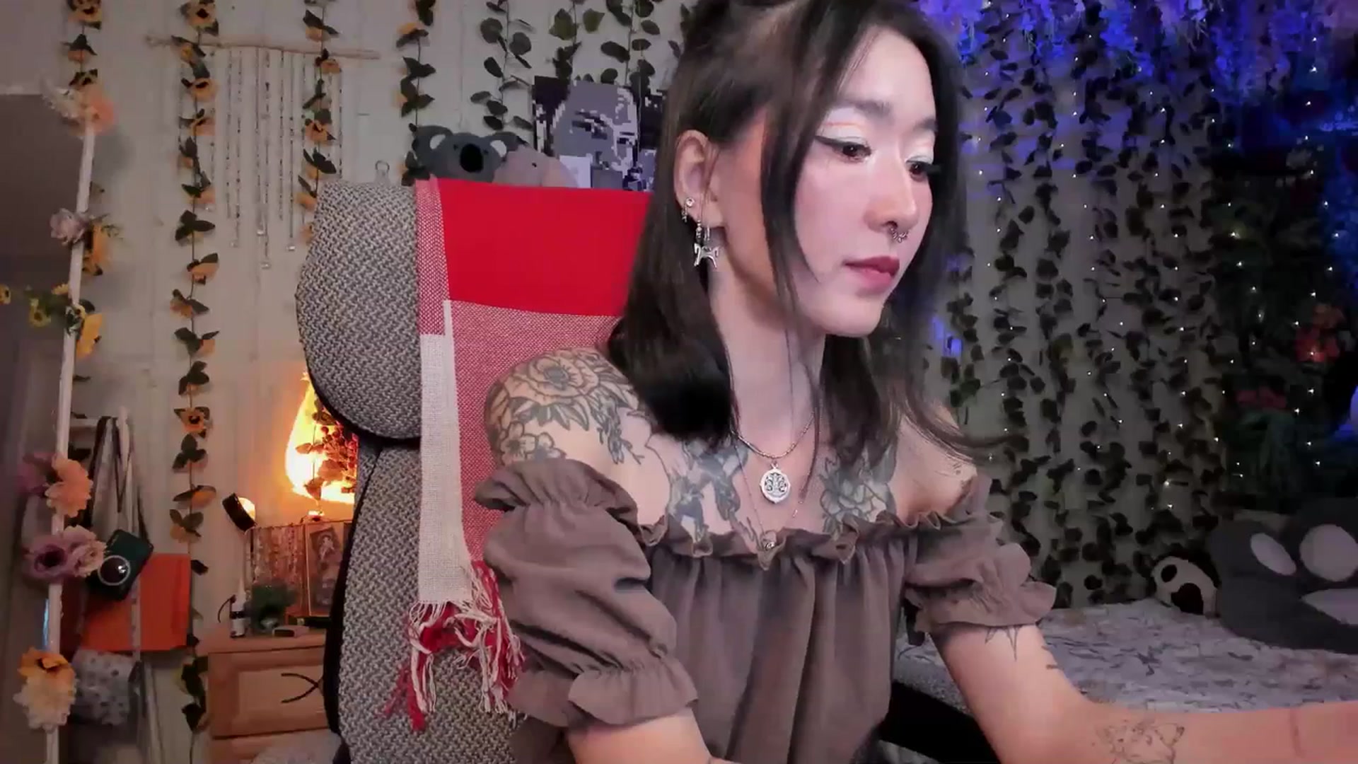 Gallery image thumbnail from KellyAsian's myfreecams stream on, 07/08/2023, 19:06 image 3 of 20