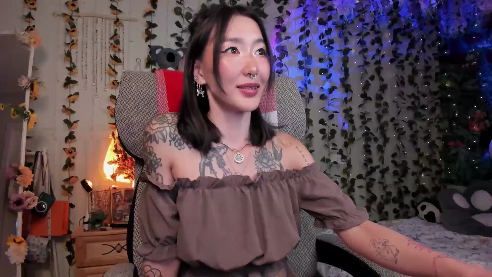 Gallery image thumbnail from KellyAsian's myfreecams stream on, 07/08/2023, 19:06 image 12 of 20
