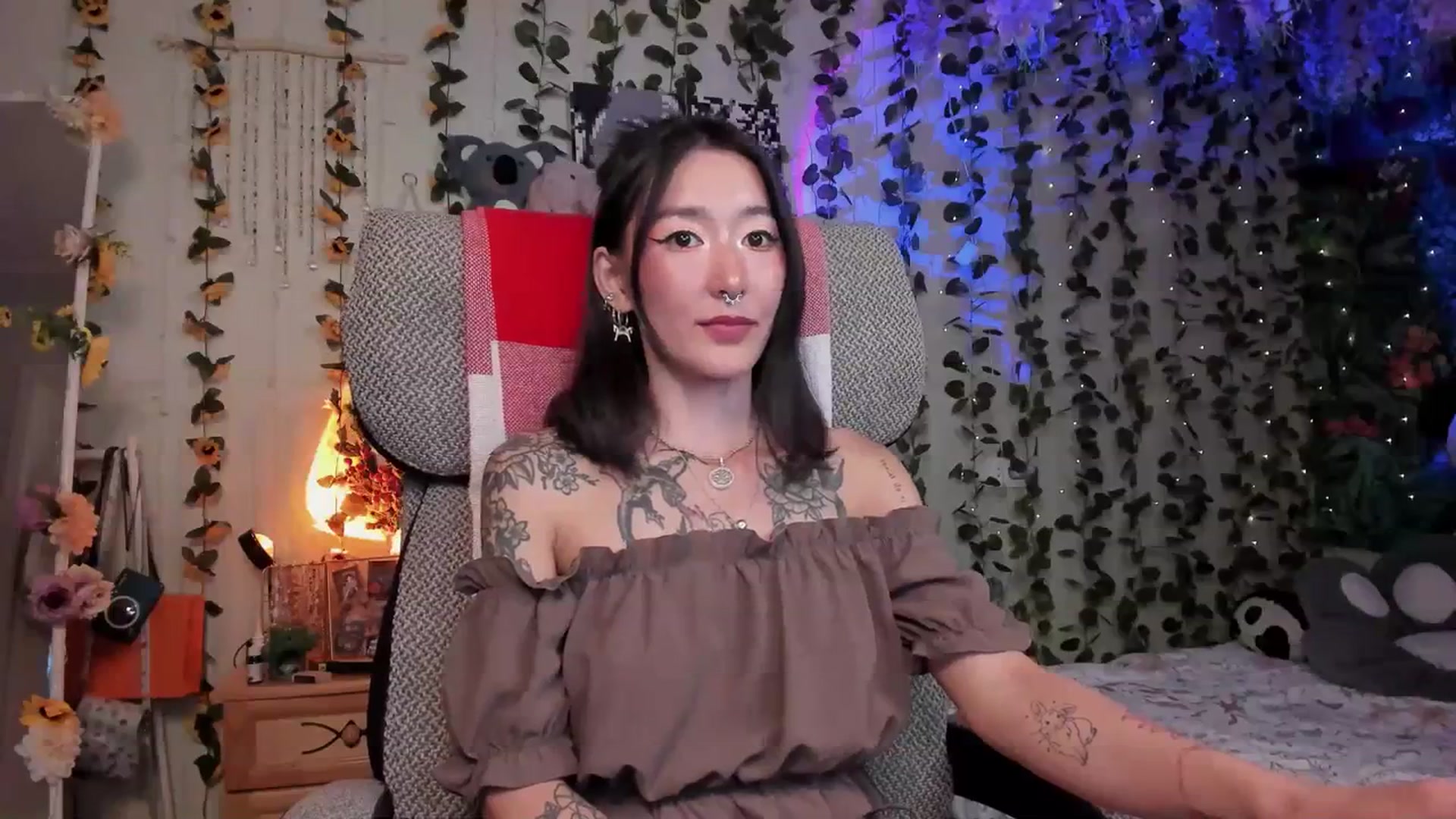 Gallery image thumbnail from KellyAsian's myfreecams stream on, 07/08/2023, 19:06 image 10 of 20