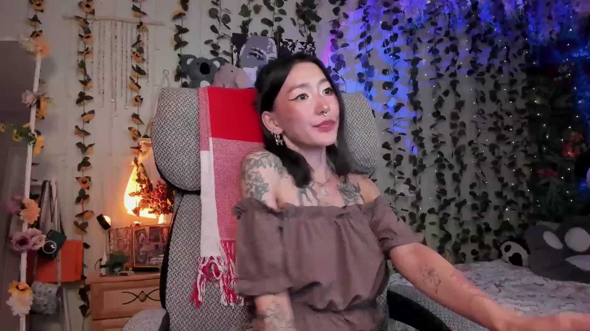 Gallery image thumbnail from KellyAsian's myfreecams stream on, 07/08/2023, 19:06 image 19 of 20