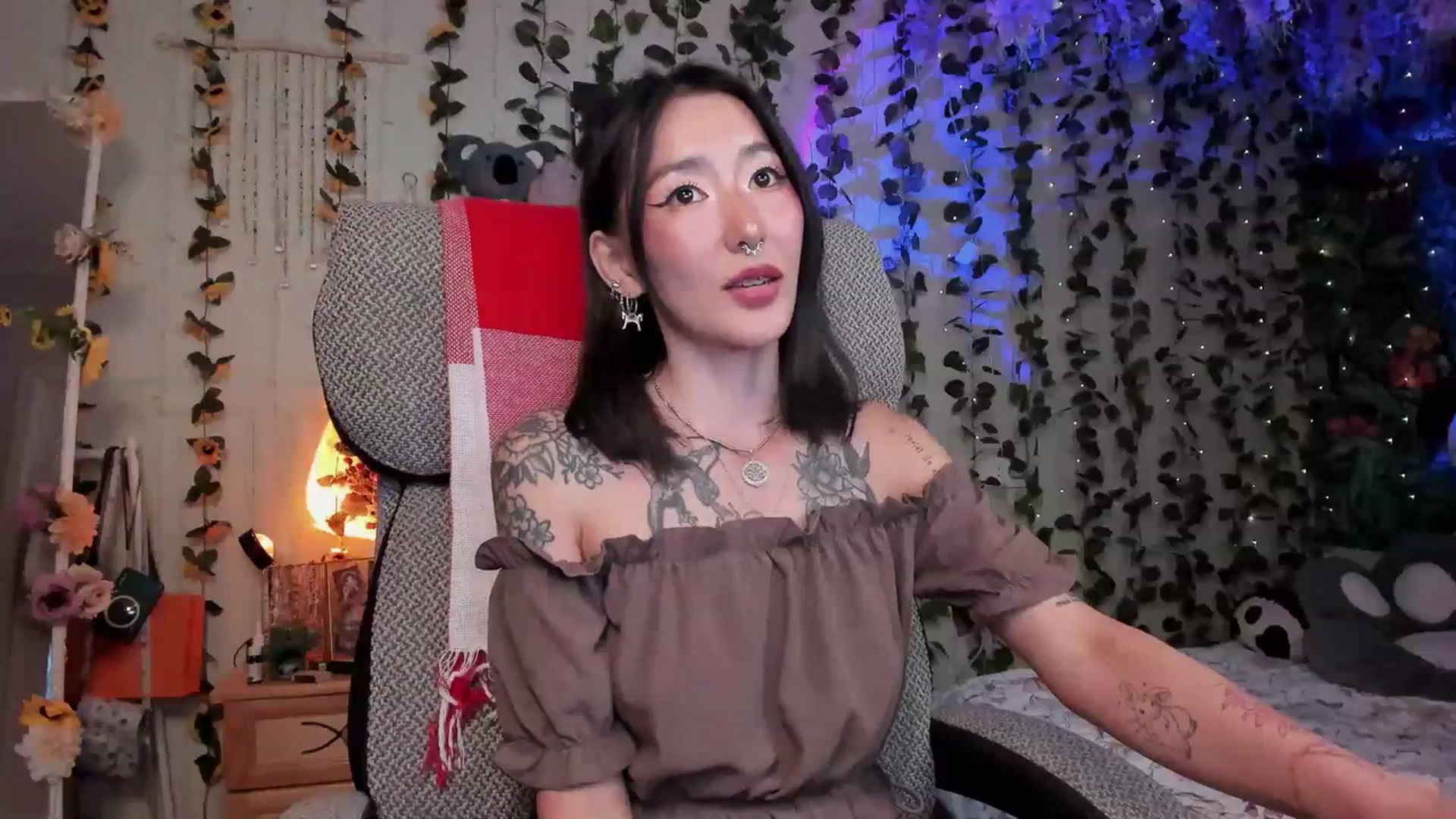Gallery image thumbnail from KellyAsian's myfreecams stream on, 07/08/2023, 19:06 image 7 of 20