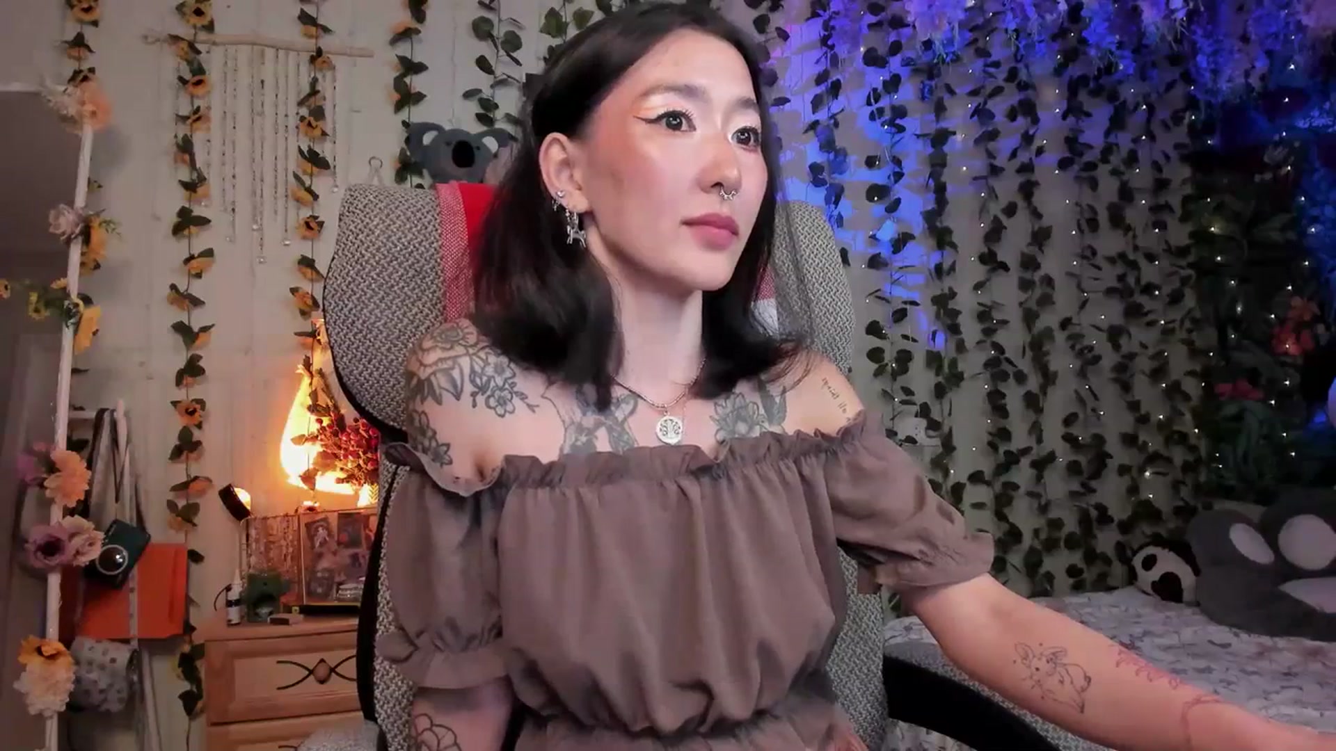 Gallery image thumbnail from KellyAsian's myfreecams stream on, 07/08/2023, 19:43 image 13 of 20