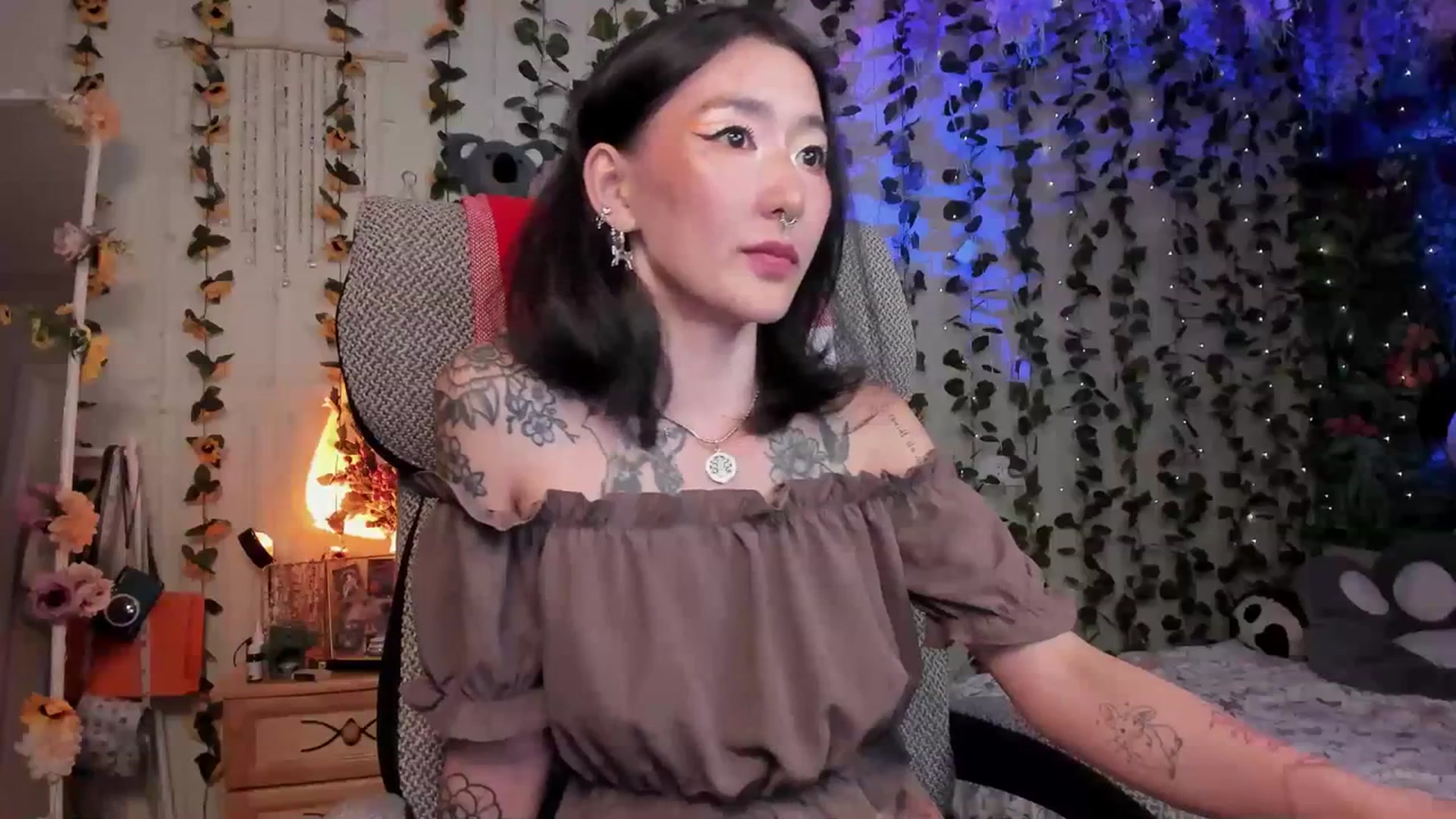 Gallery image thumbnail from KellyAsian's myfreecams stream on, 07/08/2023, 19:43 image 11 of 20