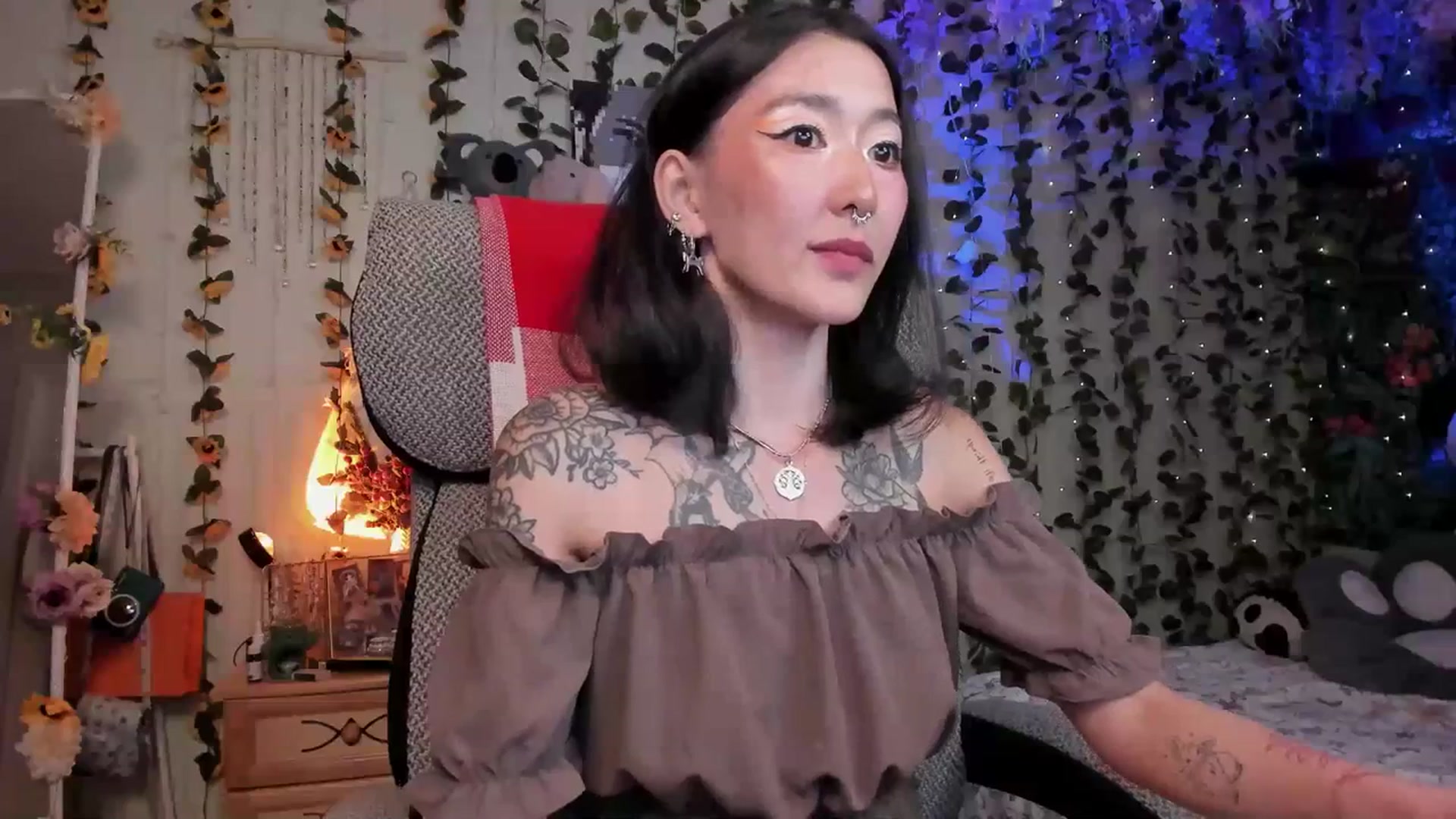 Gallery image thumbnail from KellyAsian's myfreecams stream on, 07/08/2023, 19:43 image 15 of 20