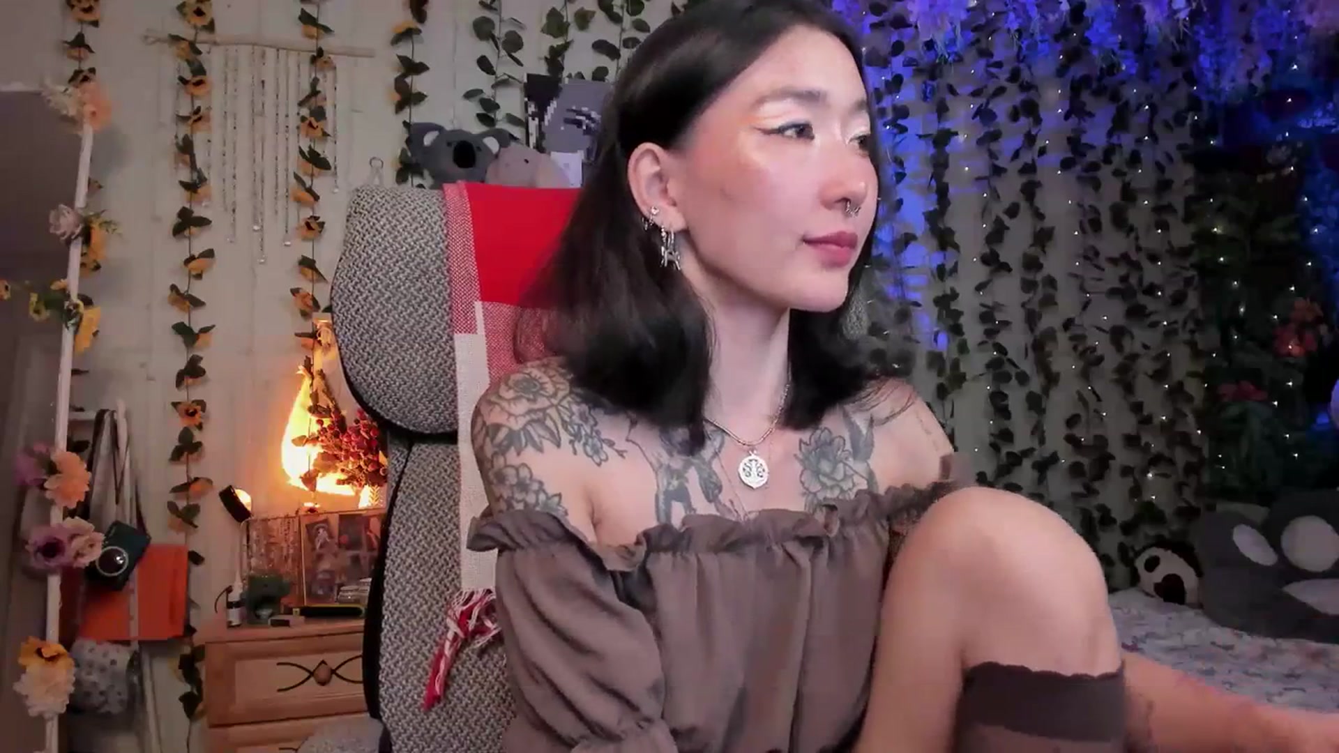 Gallery image thumbnail from KellyAsian's myfreecams stream on, 07/08/2023, 19:43 image 17 of 20