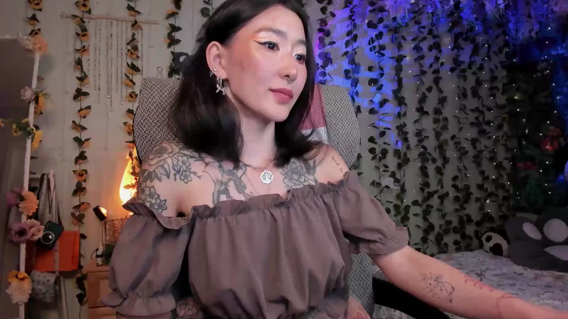Gallery image thumbnail from KellyAsian's myfreecams stream on, 07/08/2023, 19:43 image 7 of 20