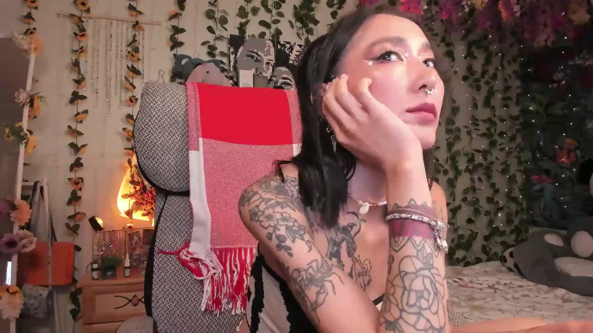 Gallery image thumbnail from KellyAsian's myfreecams stream on, 07/10/2023, 07:50 image 19 of 20