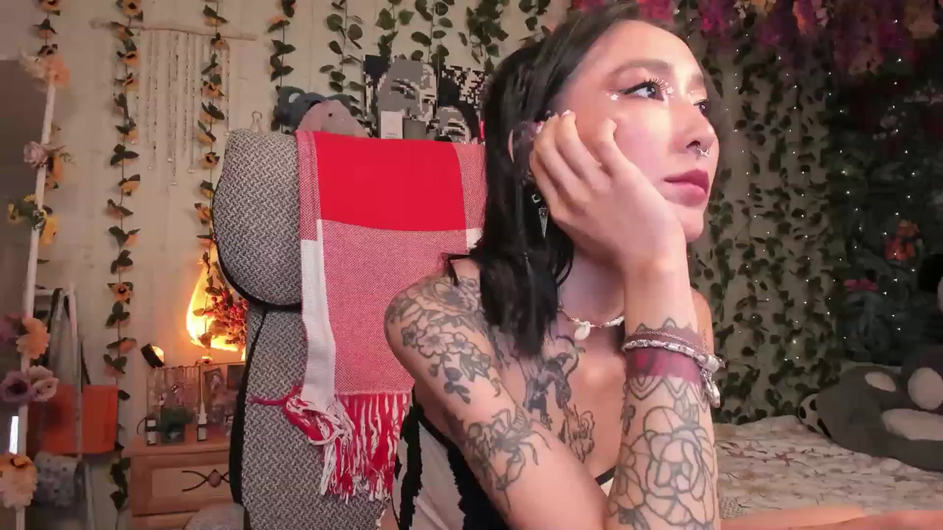 Gallery image thumbnail from KellyAsian's myfreecams stream on, 07/10/2023, 07:50 image 18 of 20