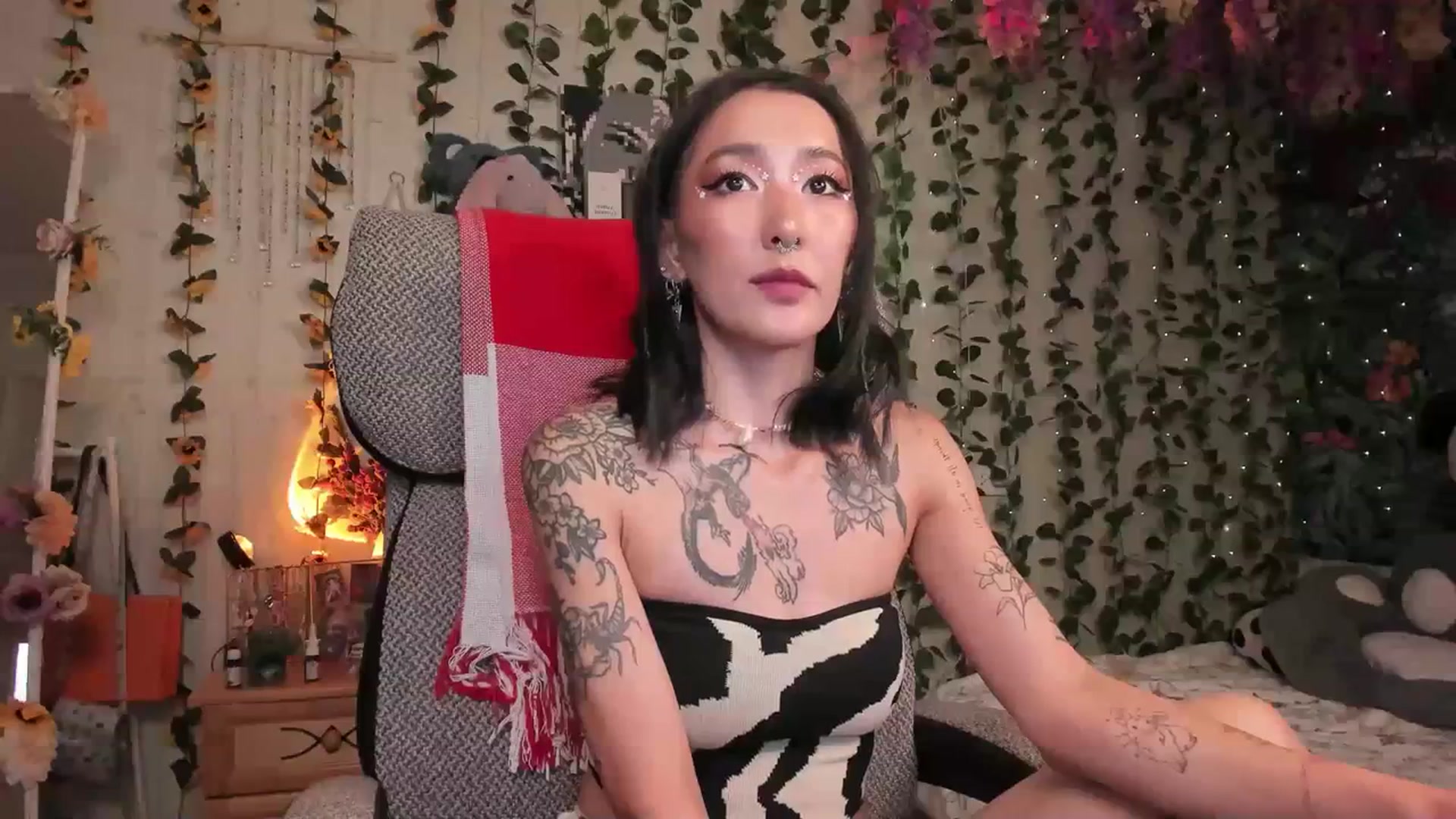 Gallery image thumbnail from KellyAsian's myfreecams stream on, 07/10/2023, 07:50 image 2 of 20