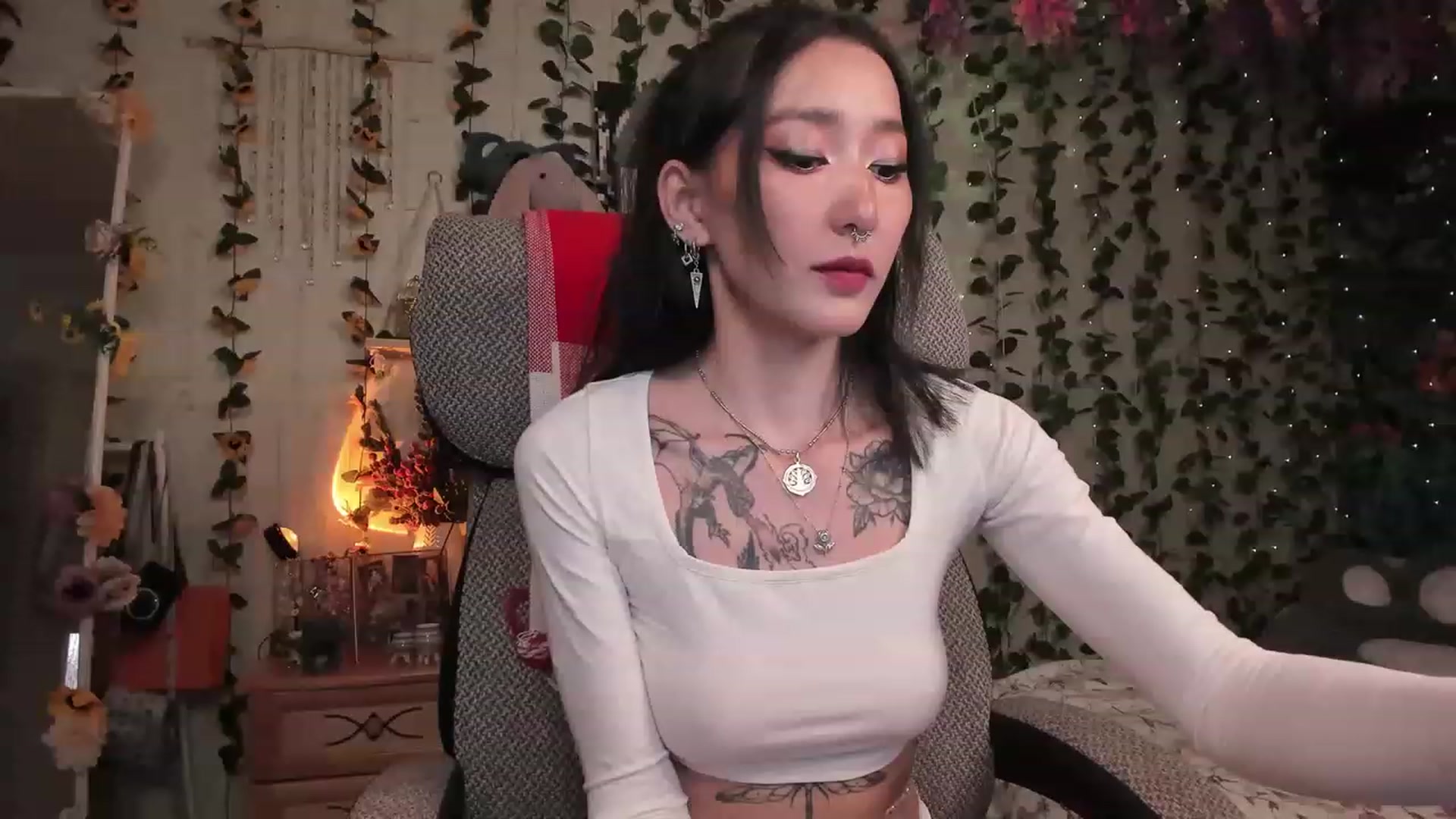 Gallery image thumbnail from KellyAsian's myfreecams stream on, 07/11/2023, 07:57 image 14 of 20