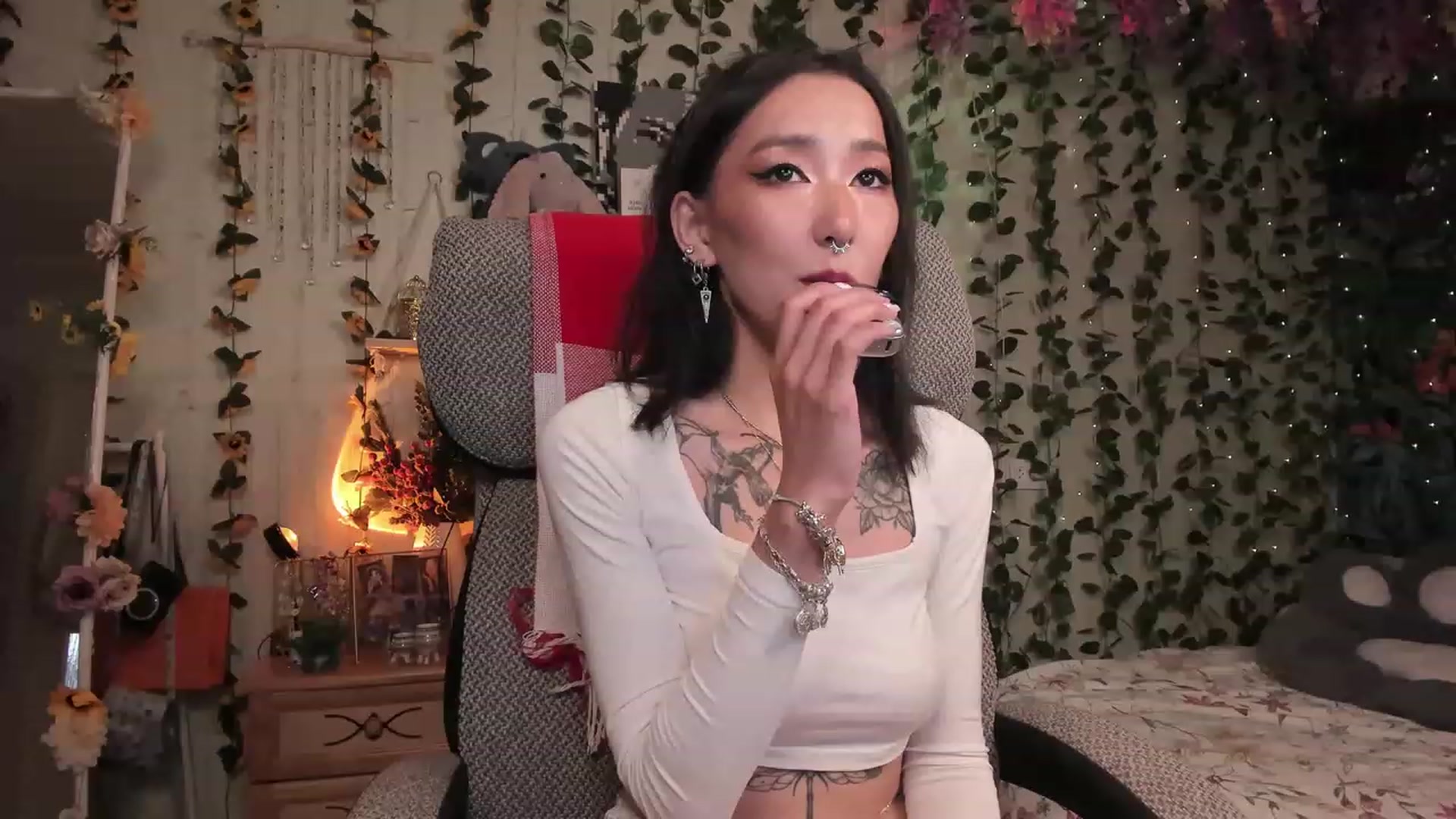 Gallery image thumbnail from KellyAsian's myfreecams stream on, 07/11/2023, 07:57 image 17 of 20