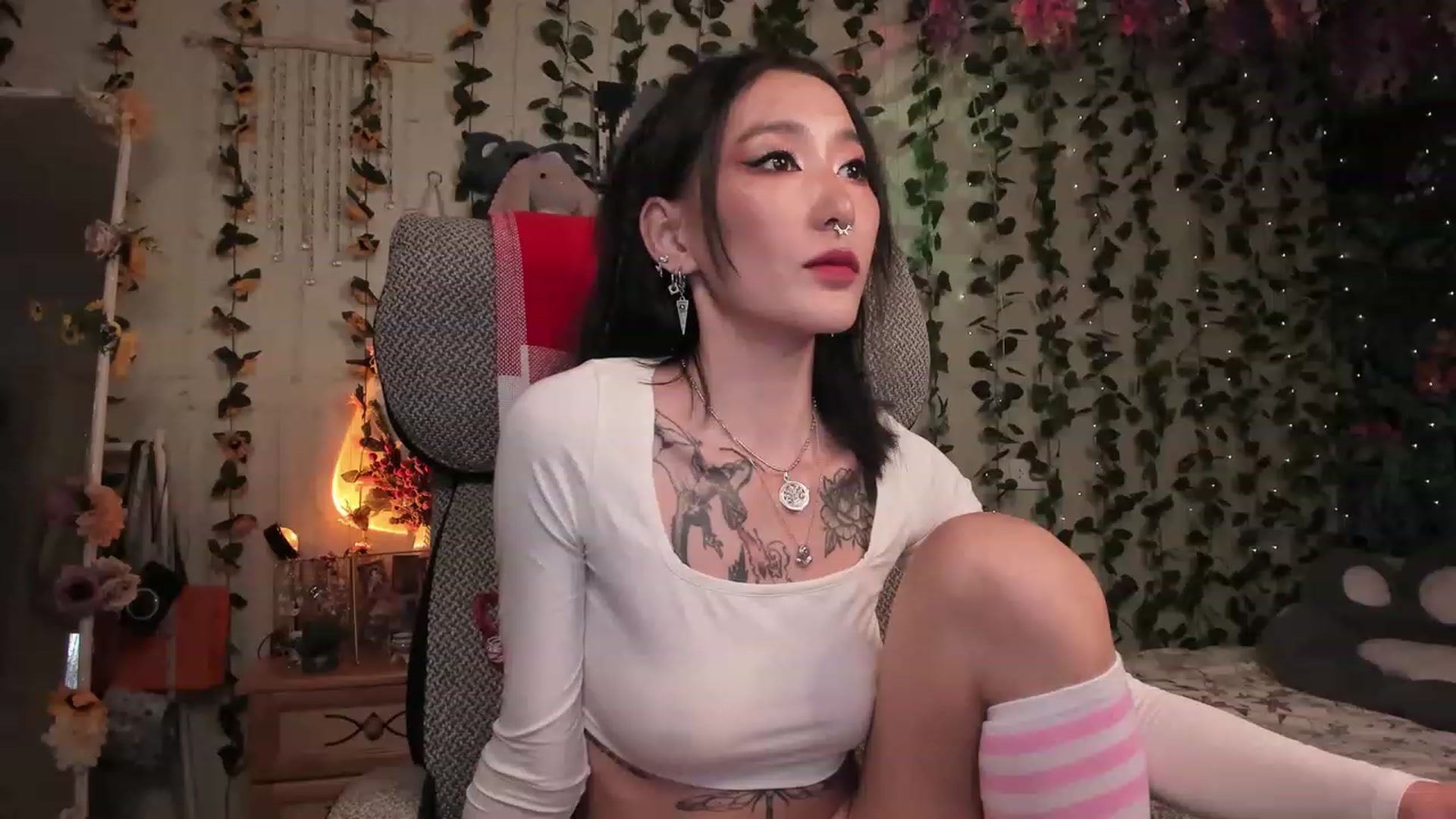 Gallery image thumbnail from KellyAsian's myfreecams stream on, 07/11/2023, 07:57 image 10 of 20
