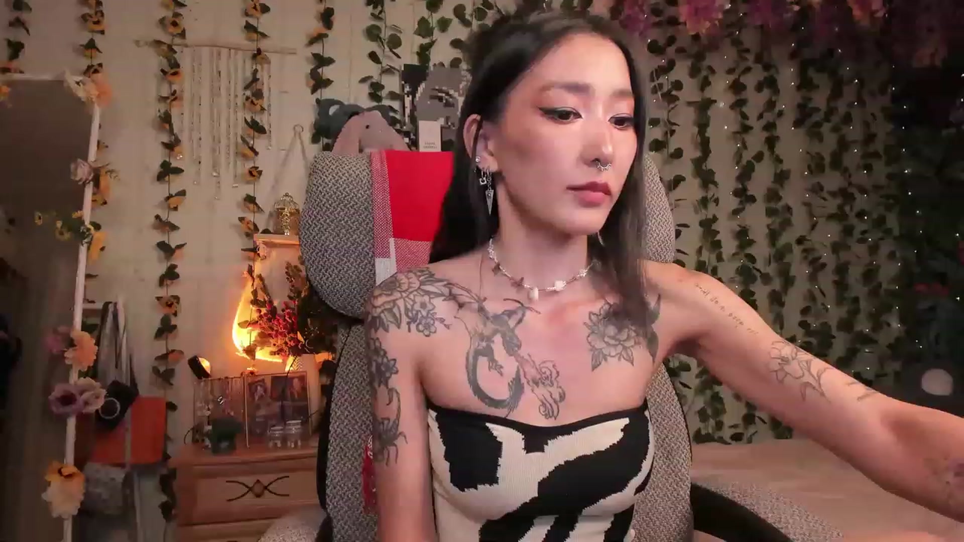 Gallery image thumbnail from KellyAsian's myfreecams stream on, 07/11/2023, 16:23 image 10 of 20