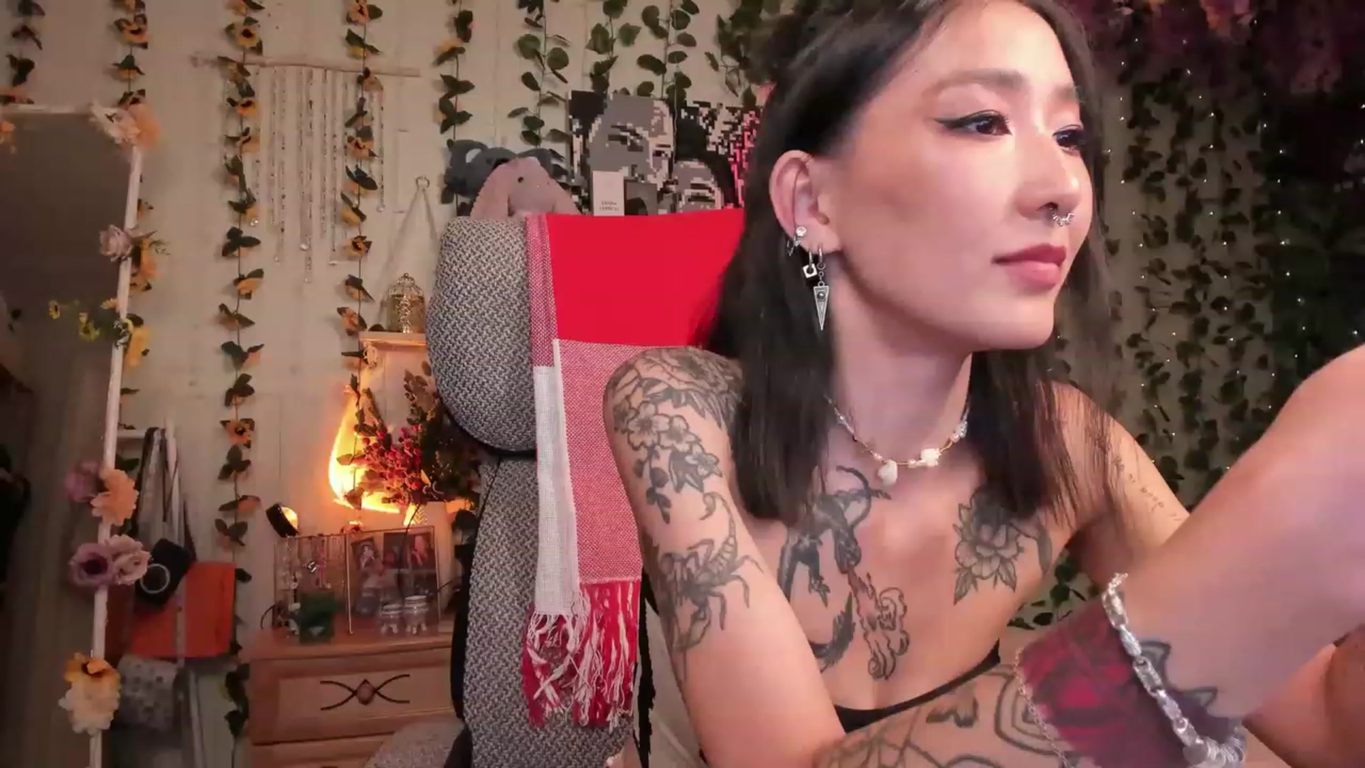 Gallery image thumbnail from KellyAsian's myfreecams stream on, 07/11/2023, 16:23 image 5 of 20