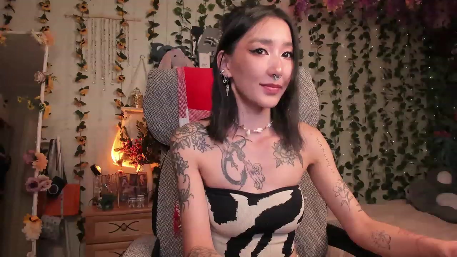 Gallery image thumbnail from KellyAsian's myfreecams stream on, 07/11/2023, 16:23 image 16 of 20
