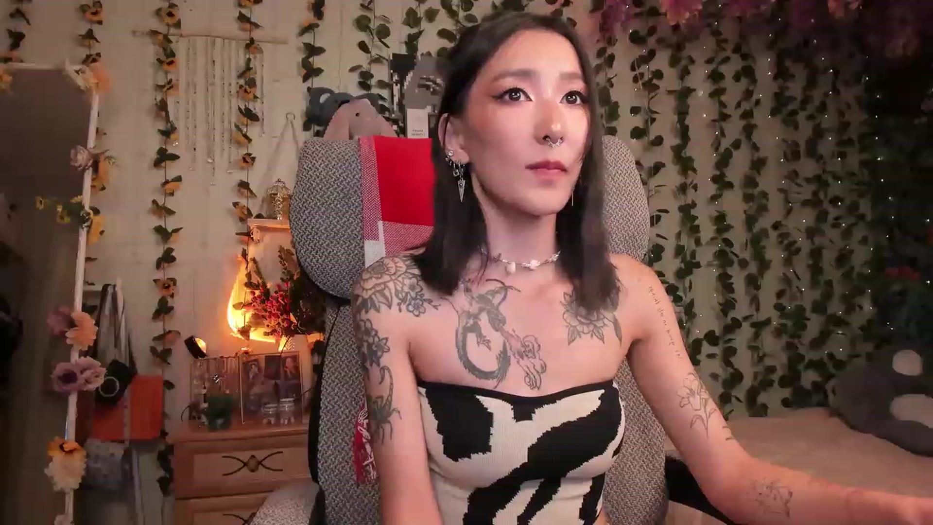 Gallery image thumbnail from KellyAsian's myfreecams stream on, 07/11/2023, 16:23 image 17 of 20