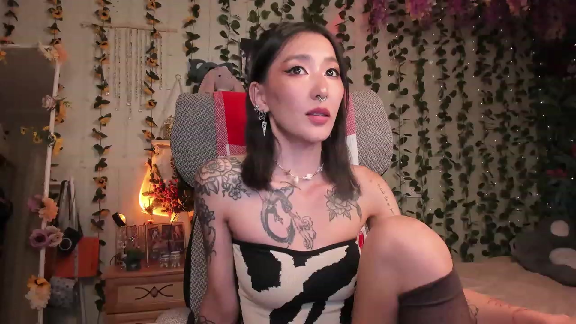 Gallery image thumbnail from KellyAsian's myfreecams stream on, 07/11/2023, 16:23 image 7 of 20