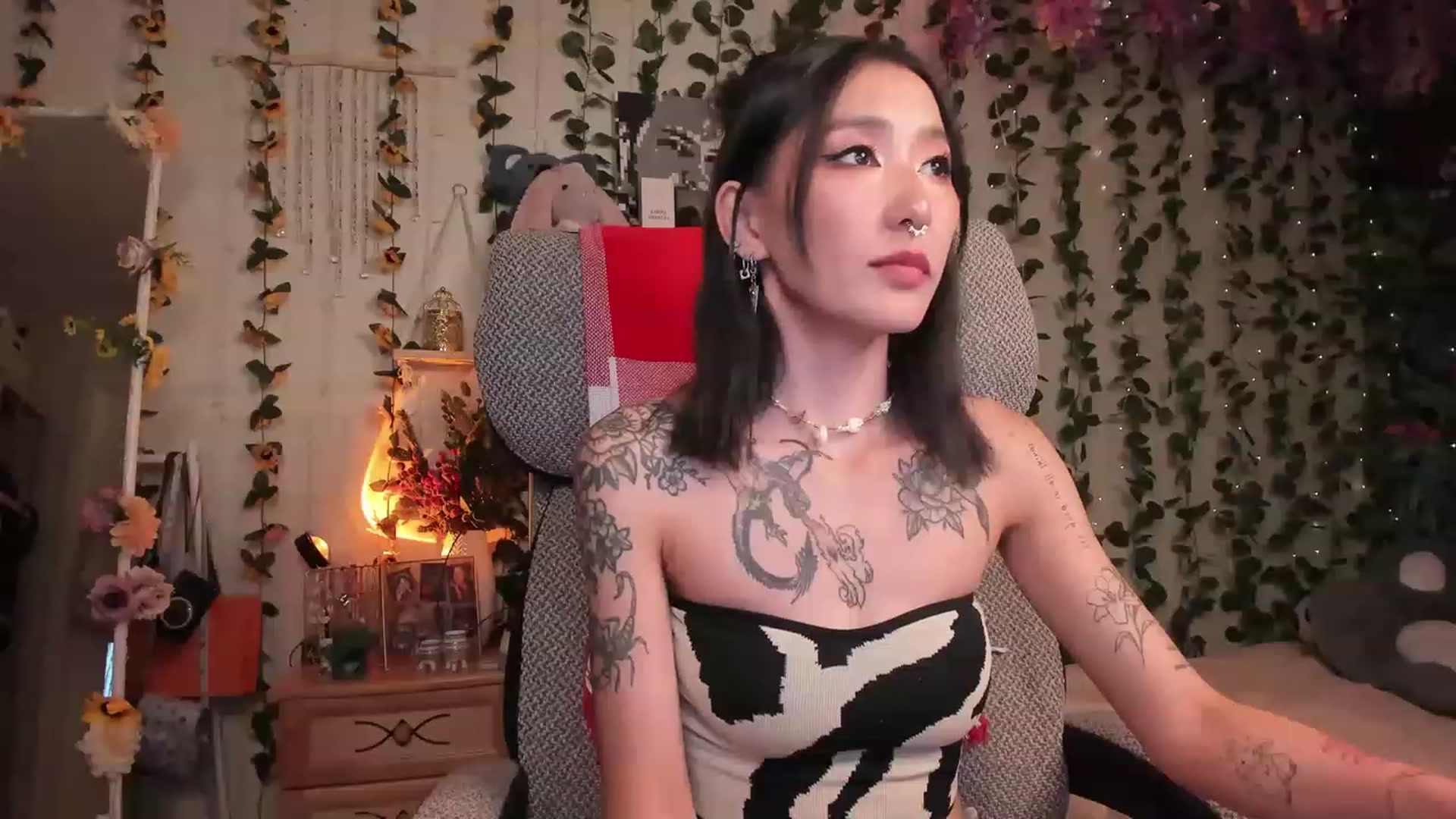 Gallery image thumbnail from KellyAsian's myfreecams stream on, 07/11/2023, 16:23 image 2 of 20