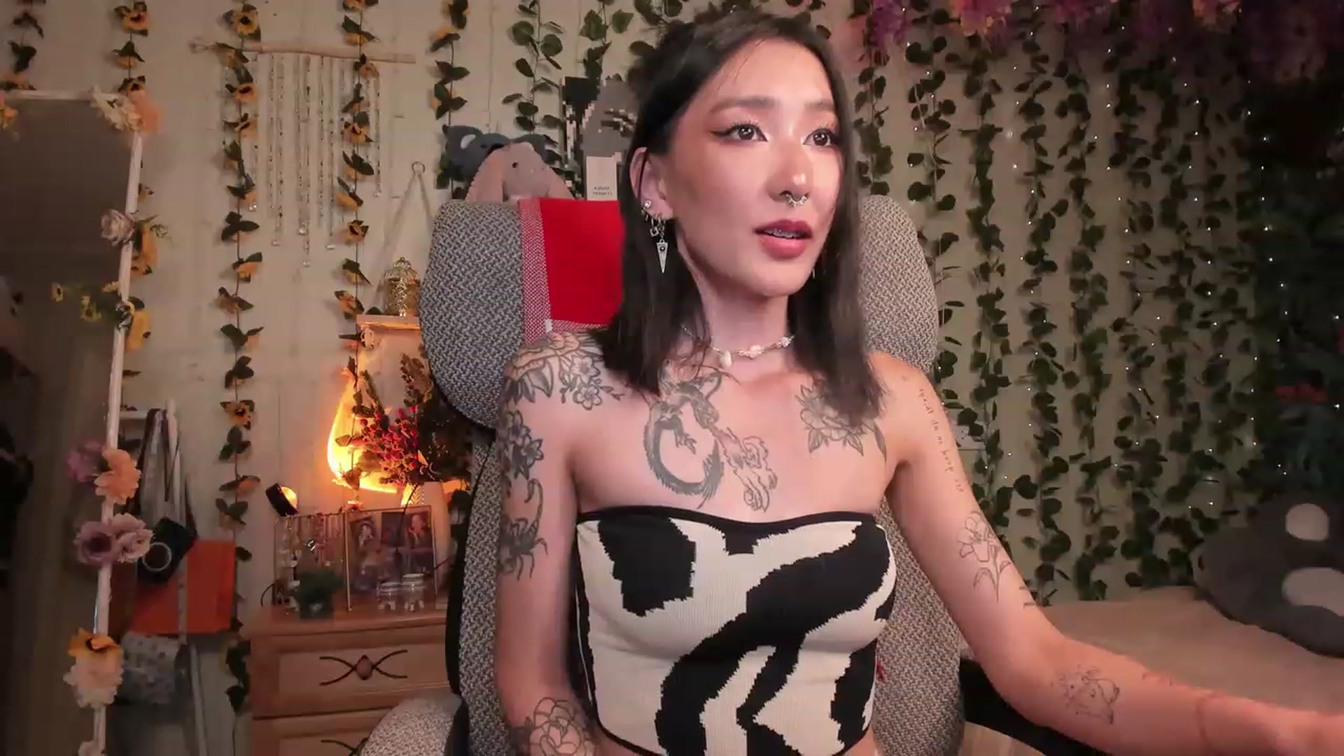 Gallery image thumbnail from KellyAsian's myfreecams stream on, 07/11/2023, 16:23 image 18 of 20