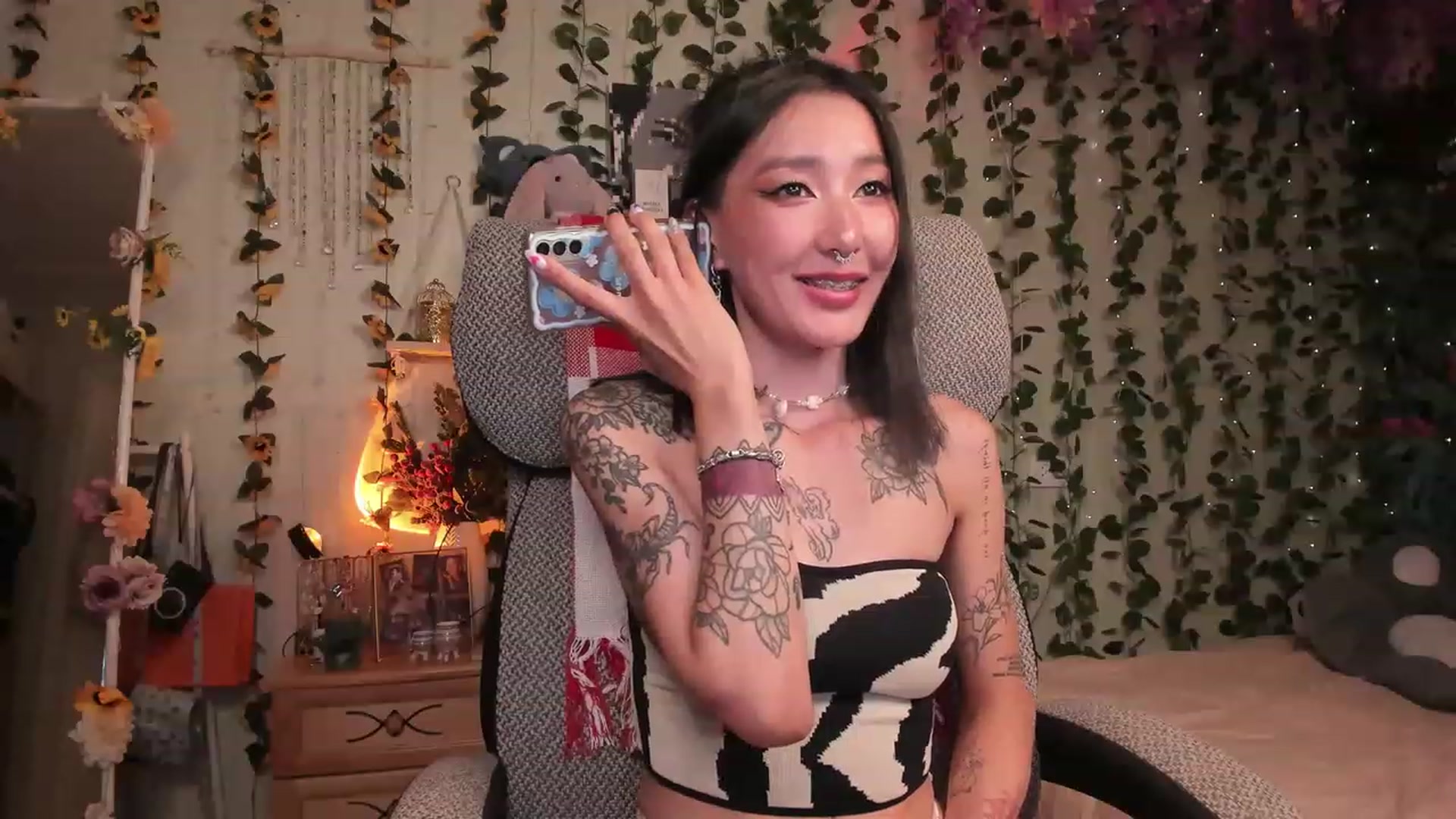 Gallery image thumbnail from KellyAsian's myfreecams stream on, 07/11/2023, 16:23 image 19 of 20