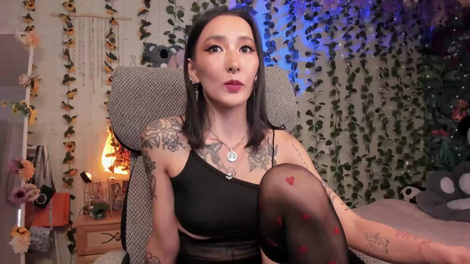 Gallery image thumbnail from KellyAsian's myfreecams stream on, 07/13/2023, 08:23 image 13 of 20