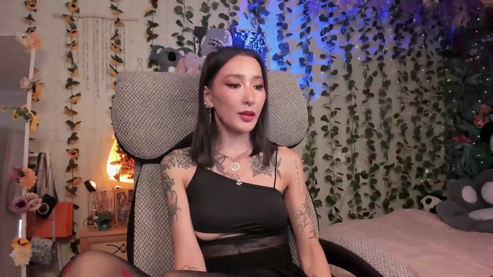 Gallery image thumbnail from KellyAsian's myfreecams stream on, 07/13/2023, 08:23 image 19 of 20